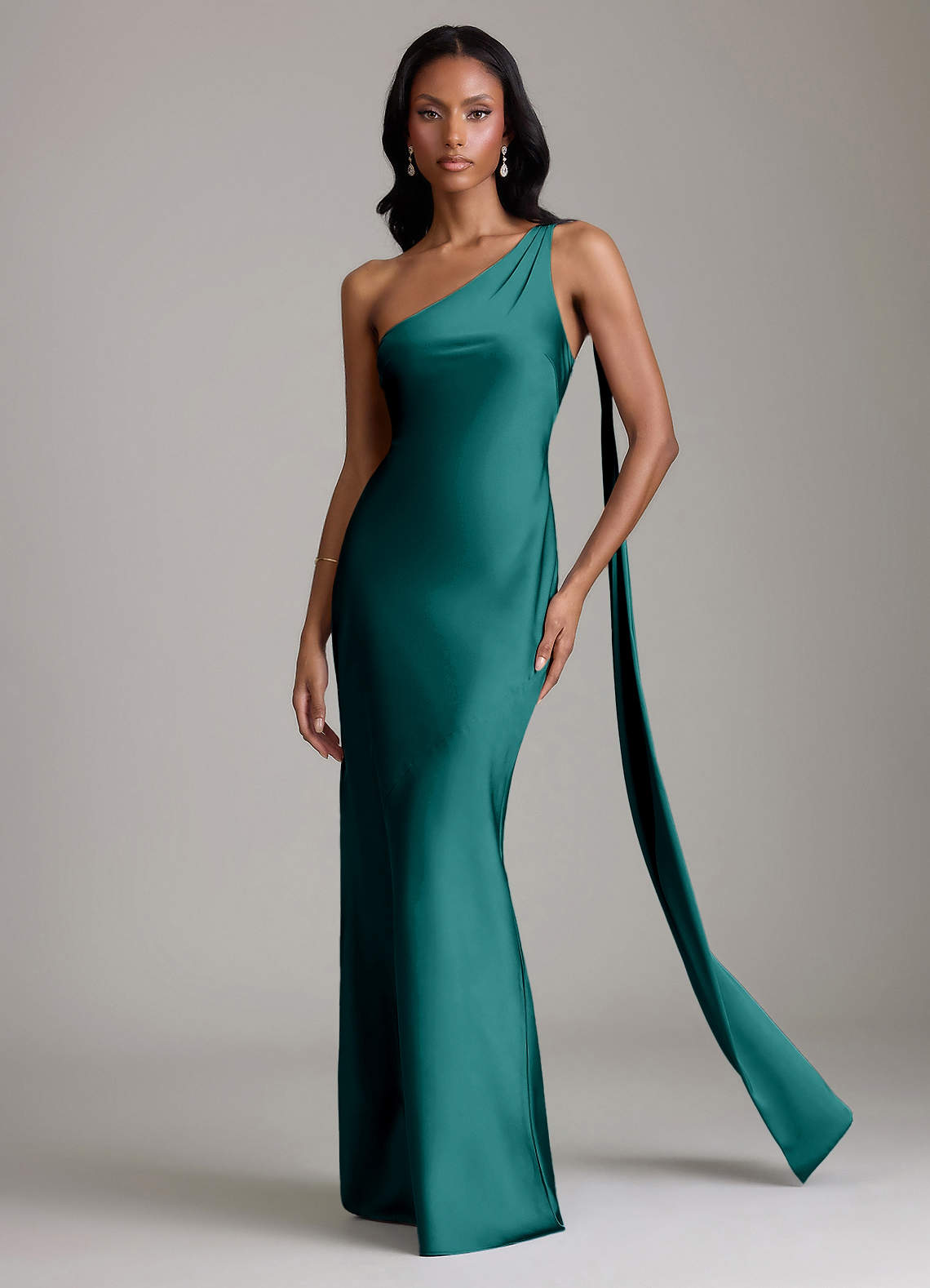 Azazie Juniper Vestidos de damas de honor Vestido de Pavo Real de Satén Elástico de Corte Sirena con Hombro unilateral image3