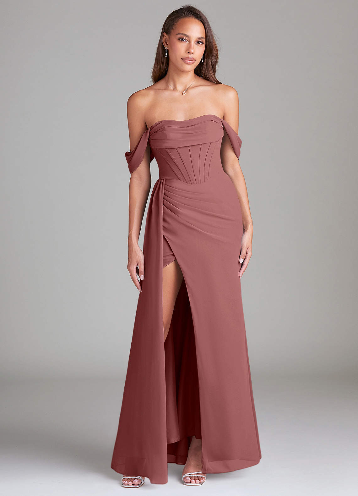 Azazie Amyra Vestidos de damas de honor Vestido de Amatista de Gasa de Corte Recto Convertible con Vestidos sin tirantes image1