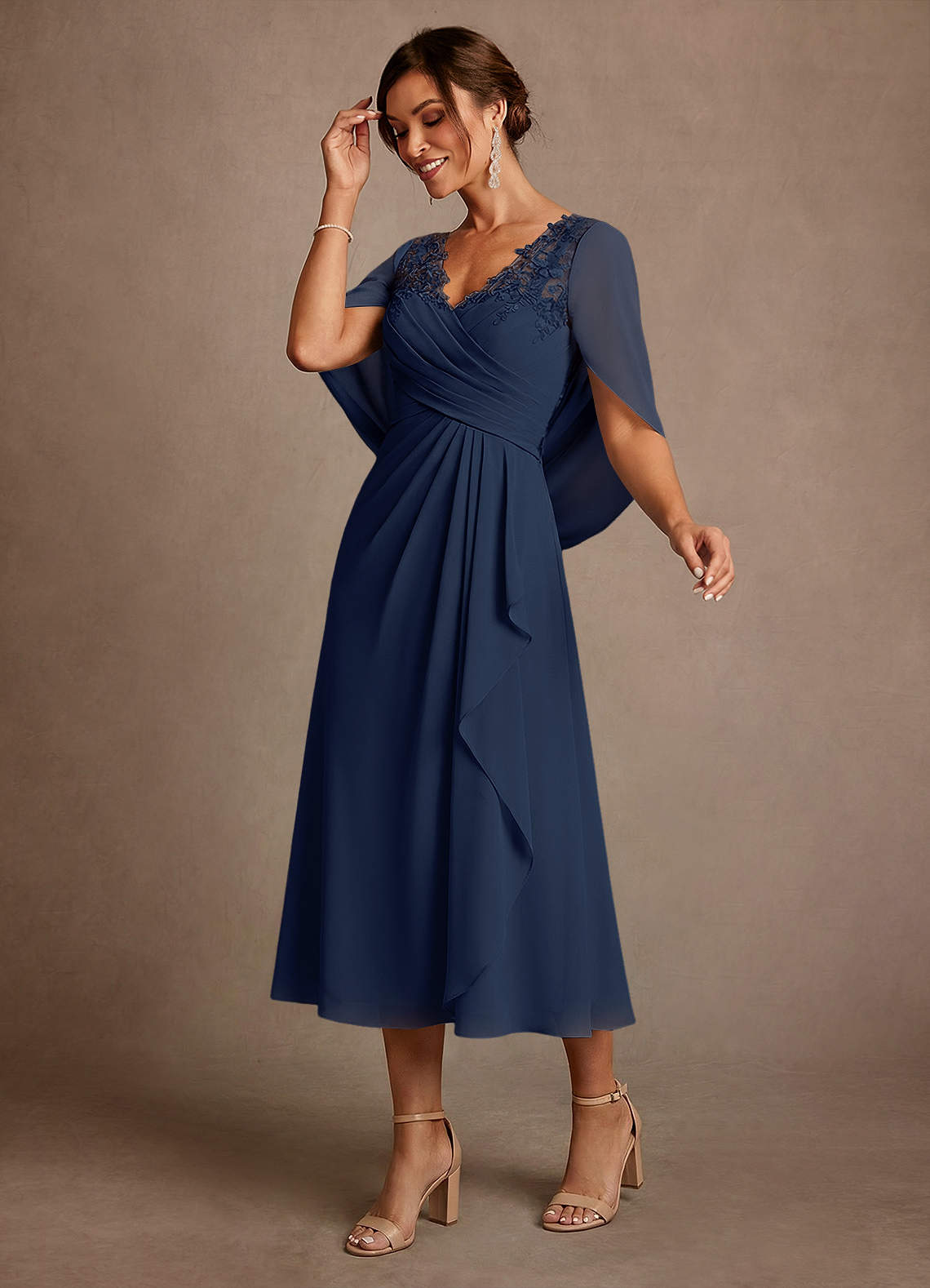 Azazie Forums Mère de la mariée Robes Robe Trapèze en Dentelle Bleu Marine Foncé image2