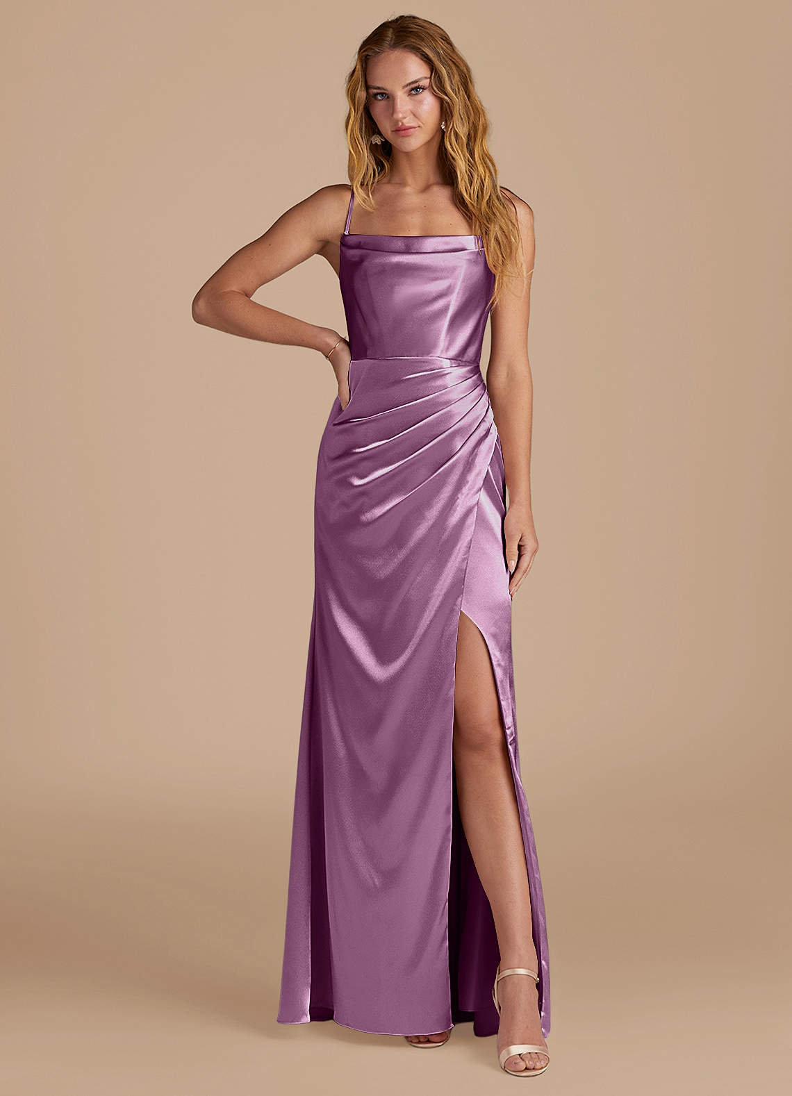 Azazie Marzia Vestidos de damas de honor Vestido de Glicinia de Satén Metálico de Corte Sirena con Plisado image1