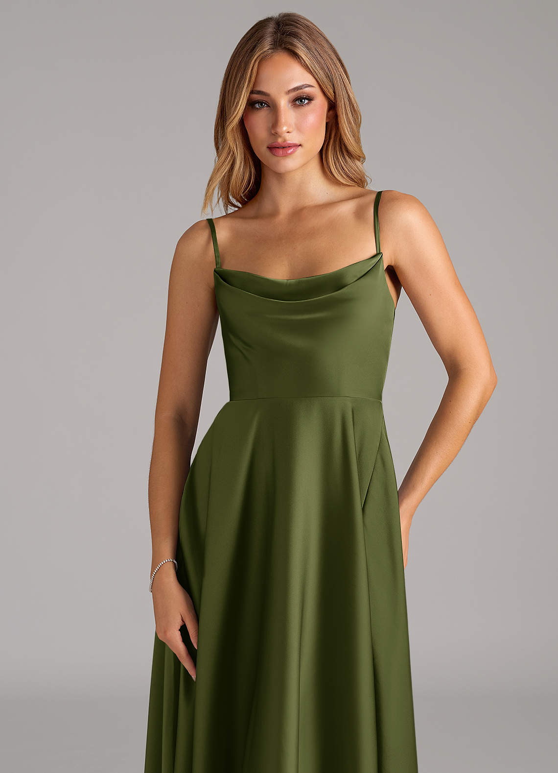 Azazie Elle Brudtärnklänningar Klä av A-Linje i Stretch Satin Plisserad Oliv image1