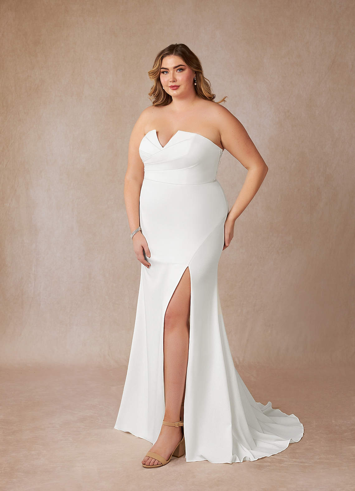 Azazie Mari Vente Finale Robe Sirène en Crêpe Élastique Col en V Blanc De Diamant image11