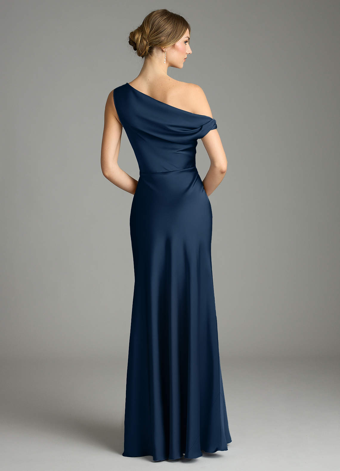Azazie Emerson Vestidos de damas de honor Vestido de Azul Marino Oscuro de Satén Elástico de Corte Sirena con Vestidos sin tirantes image2