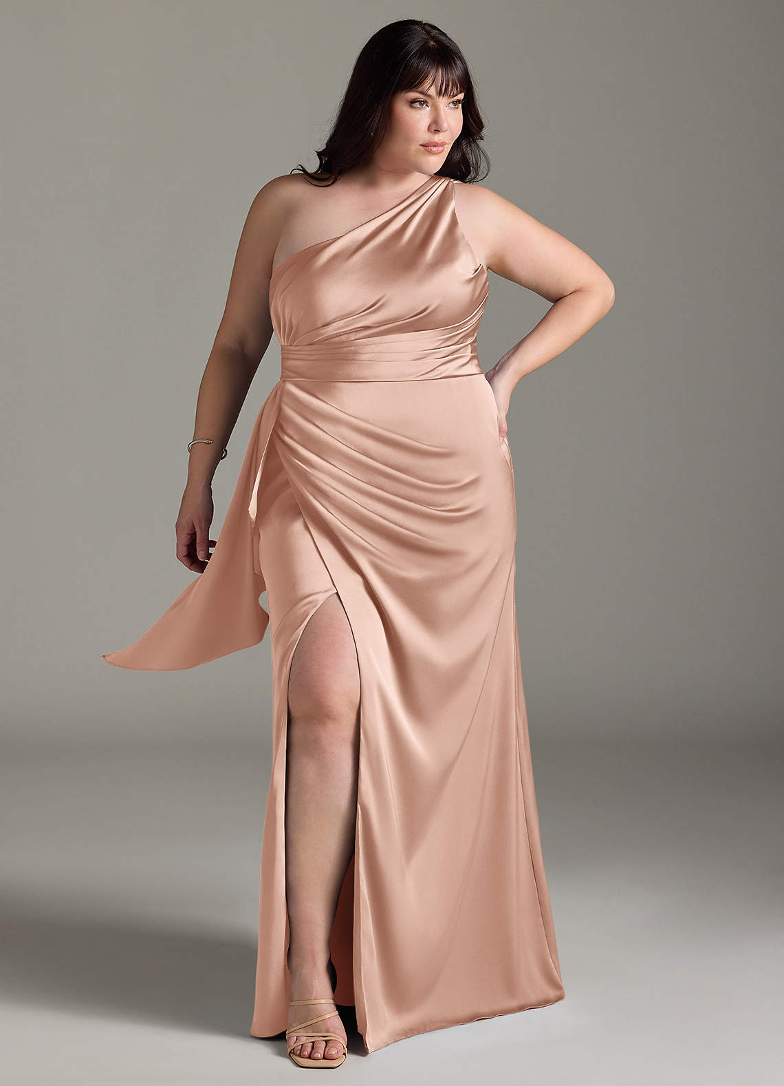 Azazie Maive Robes de demoiselle d'honneur Robe Fourreau en Satin extensible Rayé Or Rose image1