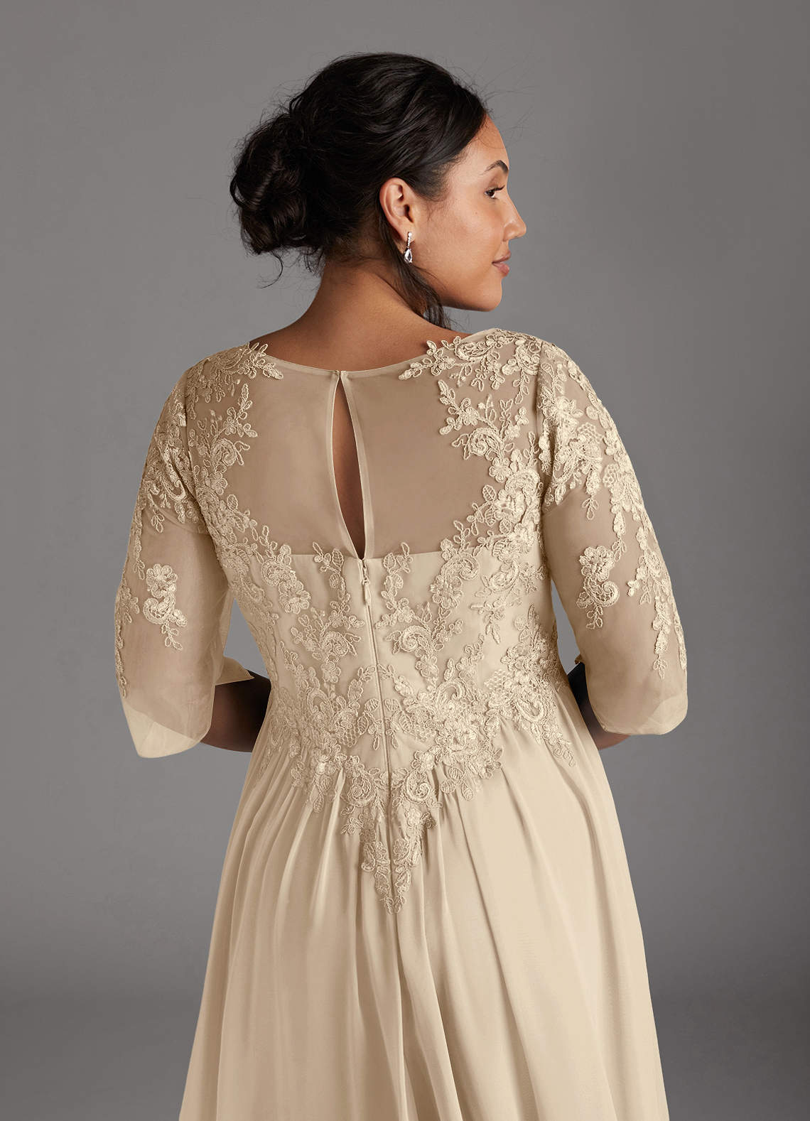 Azazie Mirielle vestidos de madre de la novia Vestido de Champán de Gasa de Corte En A con Encaje Scoop image10