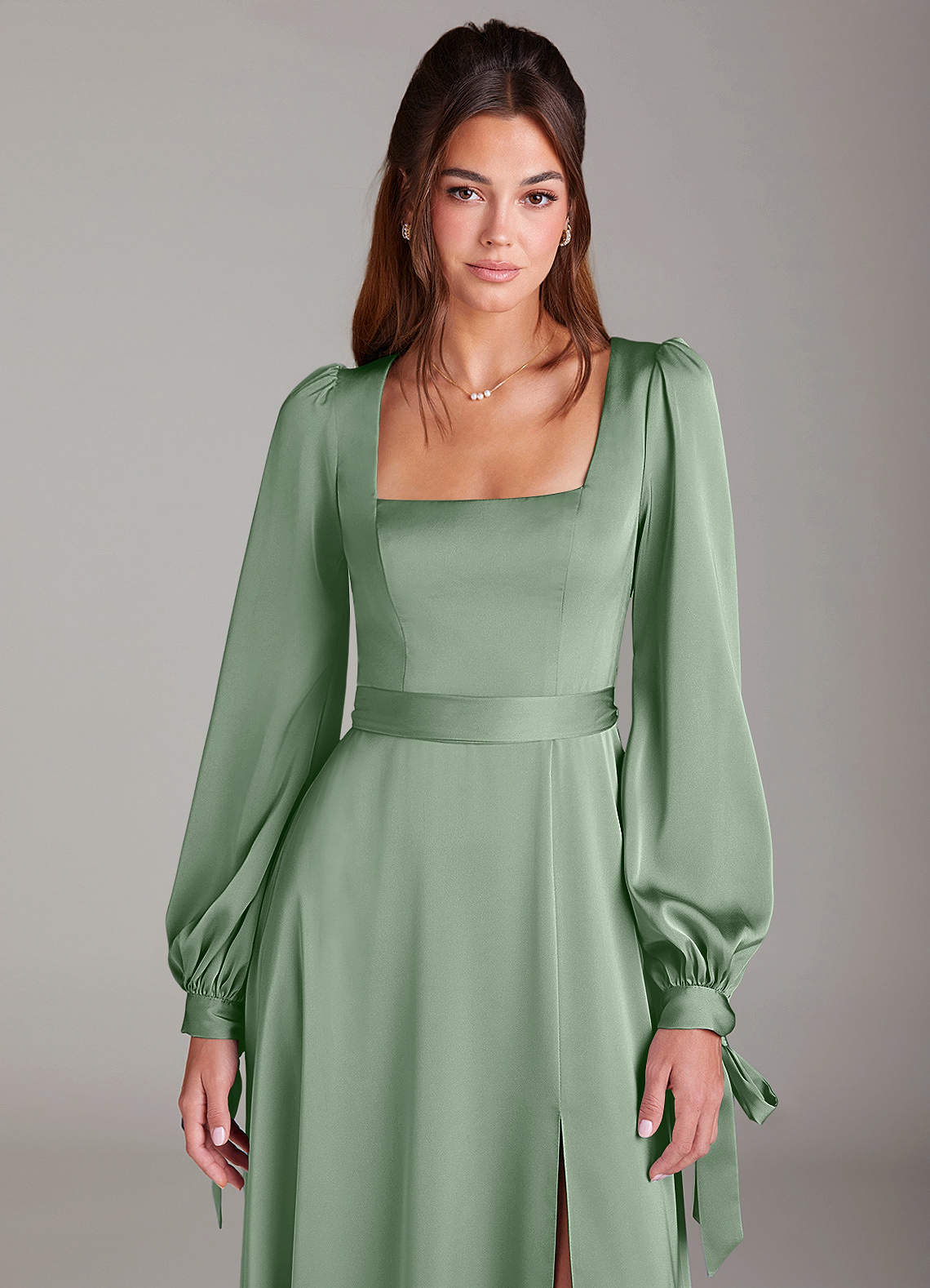 Azazie Leonia Robes de demoiselle d'honneur Robe Trapèze en Satin extensible Manche longue Matcha image5