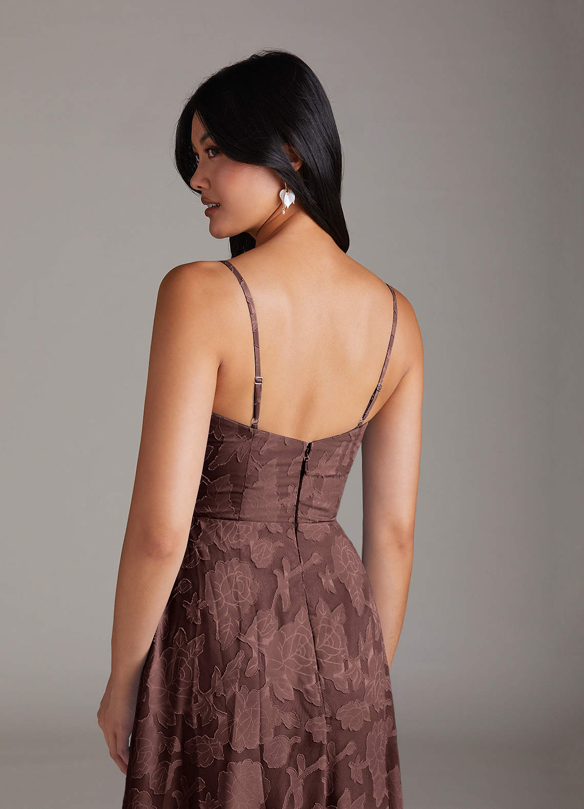 Azazie Moira Abiti da Damigella Abito A-Line in Burnout Floreale Spacco Laterale Espresso image5