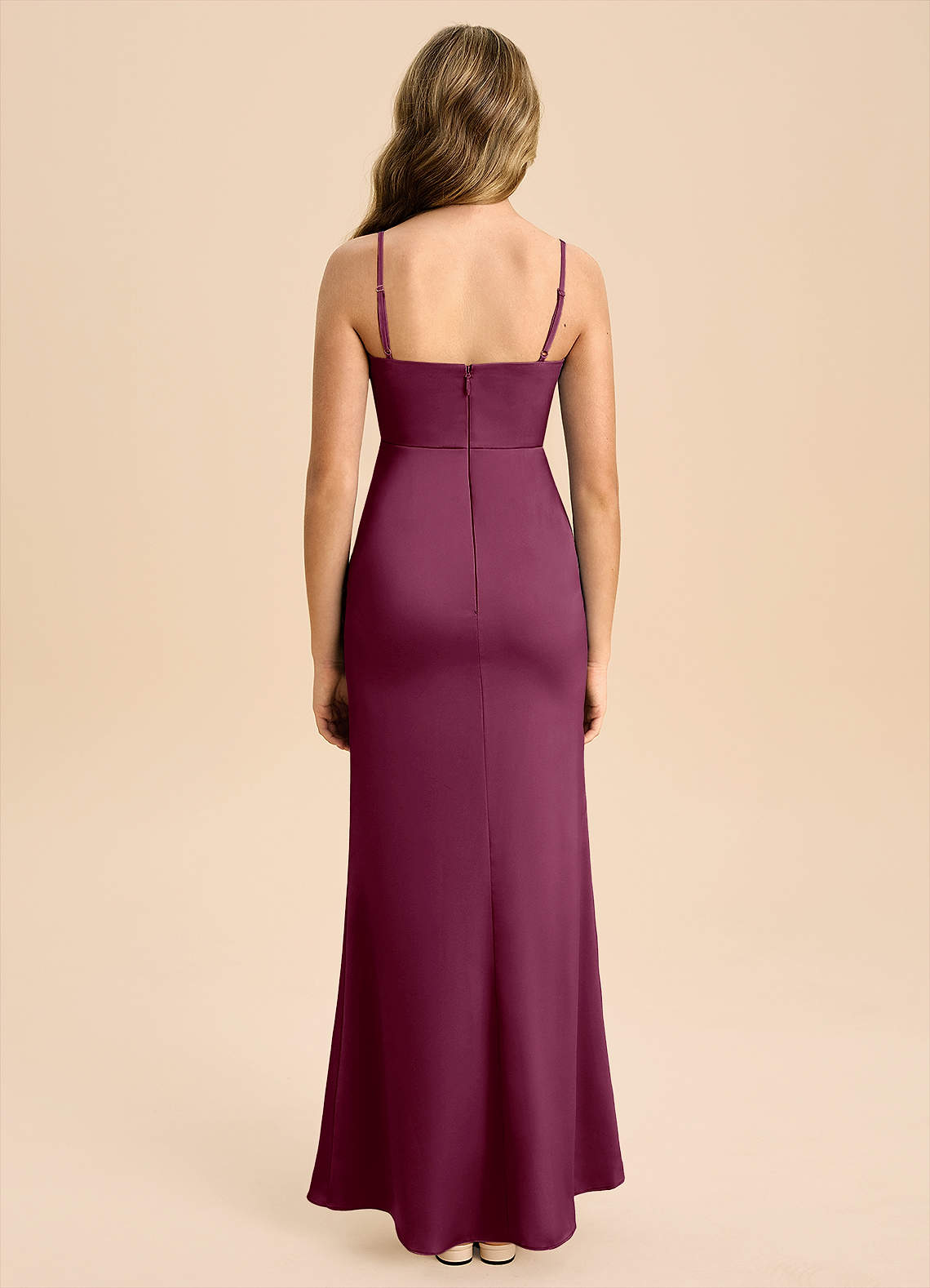 Azazie Buzzy Junior Vestido de Mora de Satén Elástico de Corte Recto con Plisado image1