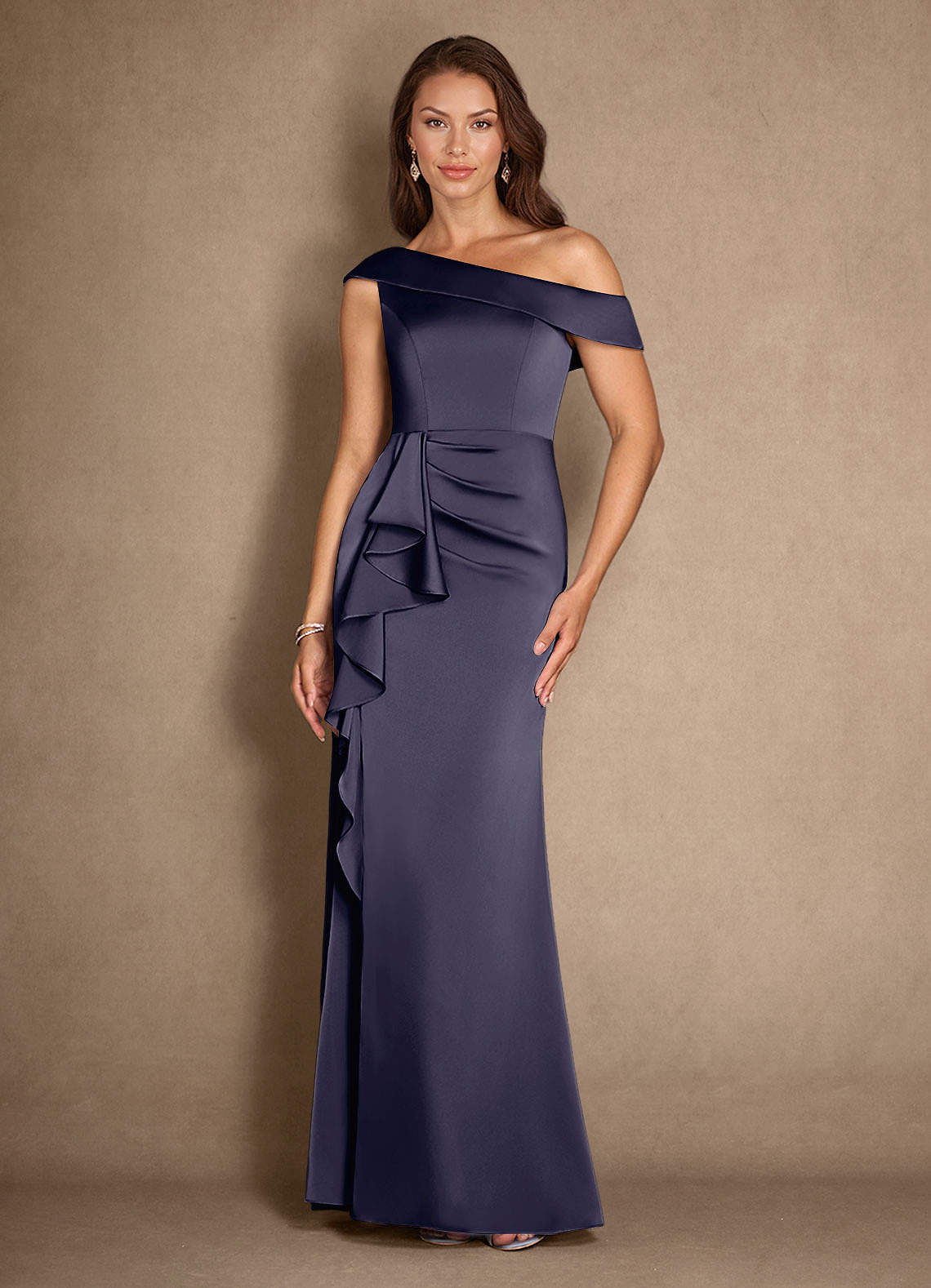 Azazie Hamptons Vestidos para mãe da noiva Vestir Tormentoso de Cetim elástico de Linha A com Plissado image1