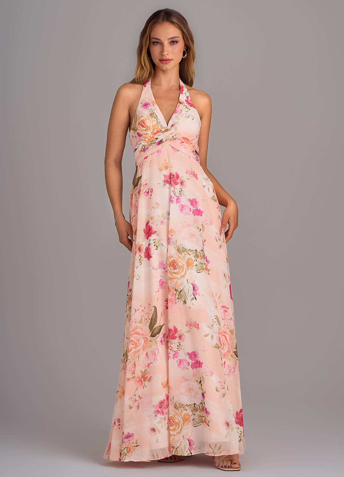 Azazie Tessie Robes de demoiselle d'honneur Robe Trapèze en Mousseline de soie Col V plissé Bouquet Florale Abstrait image1