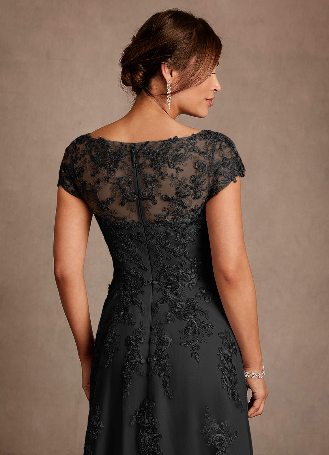 Azazie Jolanda Vestidos para mãe da noiva Vestido Preto de Renda de Linha A image5