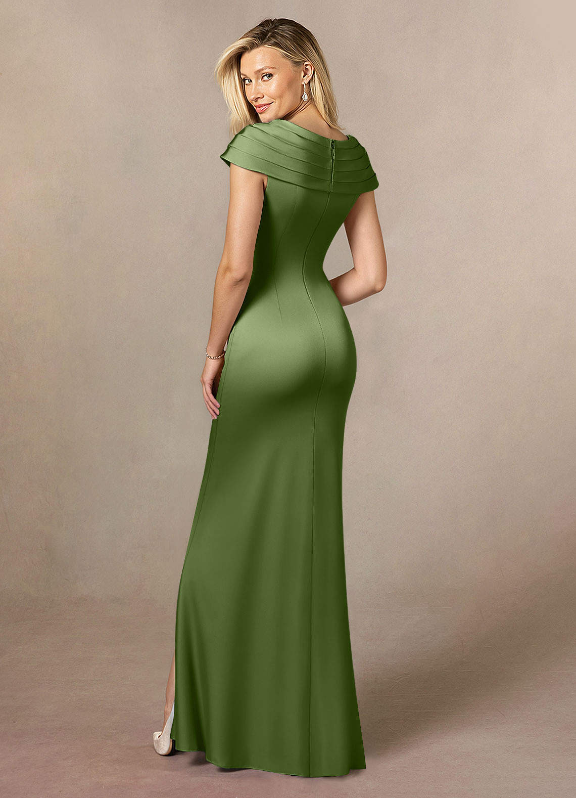 Azazie Anderson vestidos de madre de la novia Vestido de Enebro de Satén Elástico de Corte En A con Plisado image4