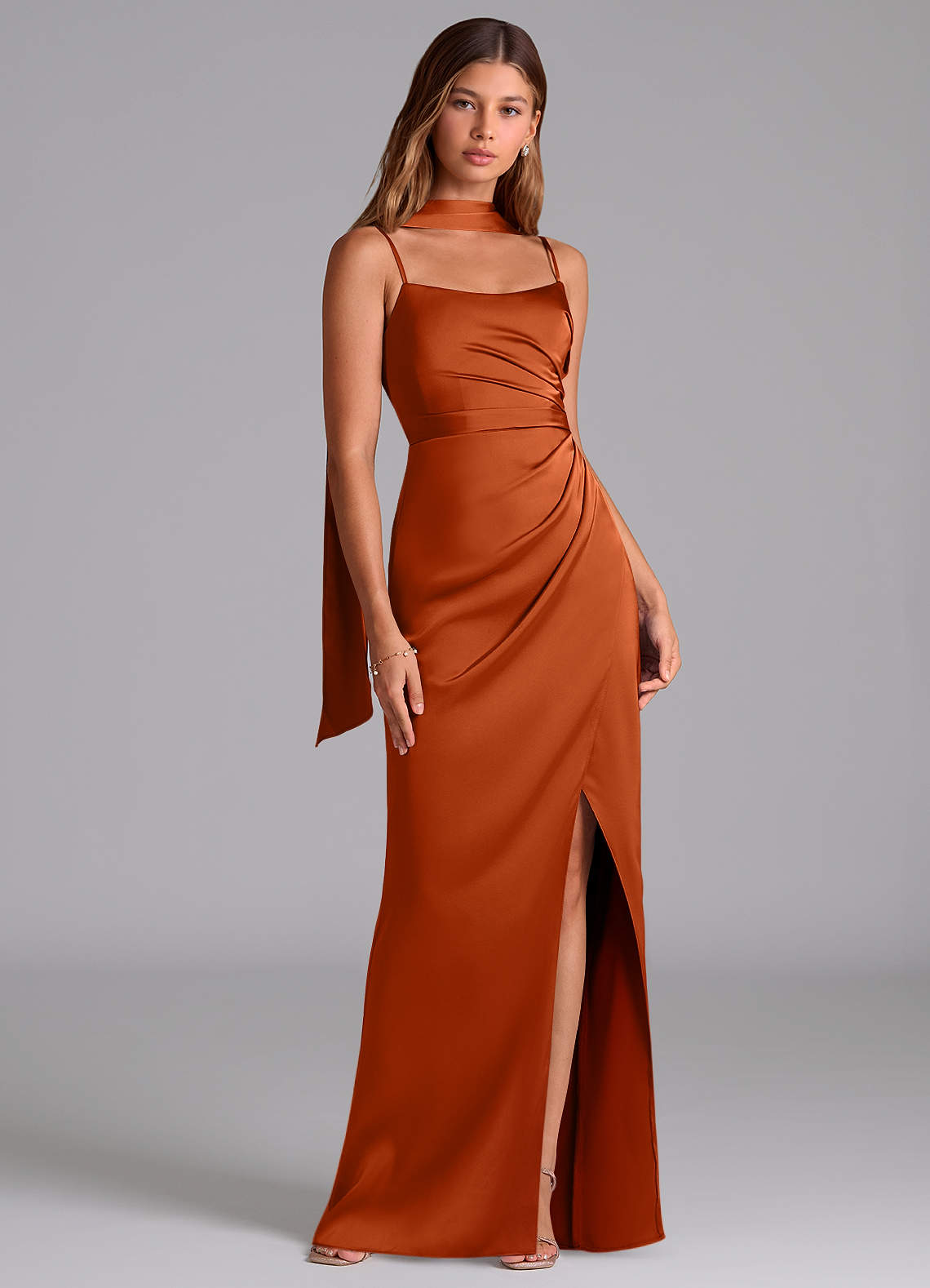Azazie Calandra Essayer des robes à la maison Robe Trapèze en Satin extensible Plissée Eucalyptus image1