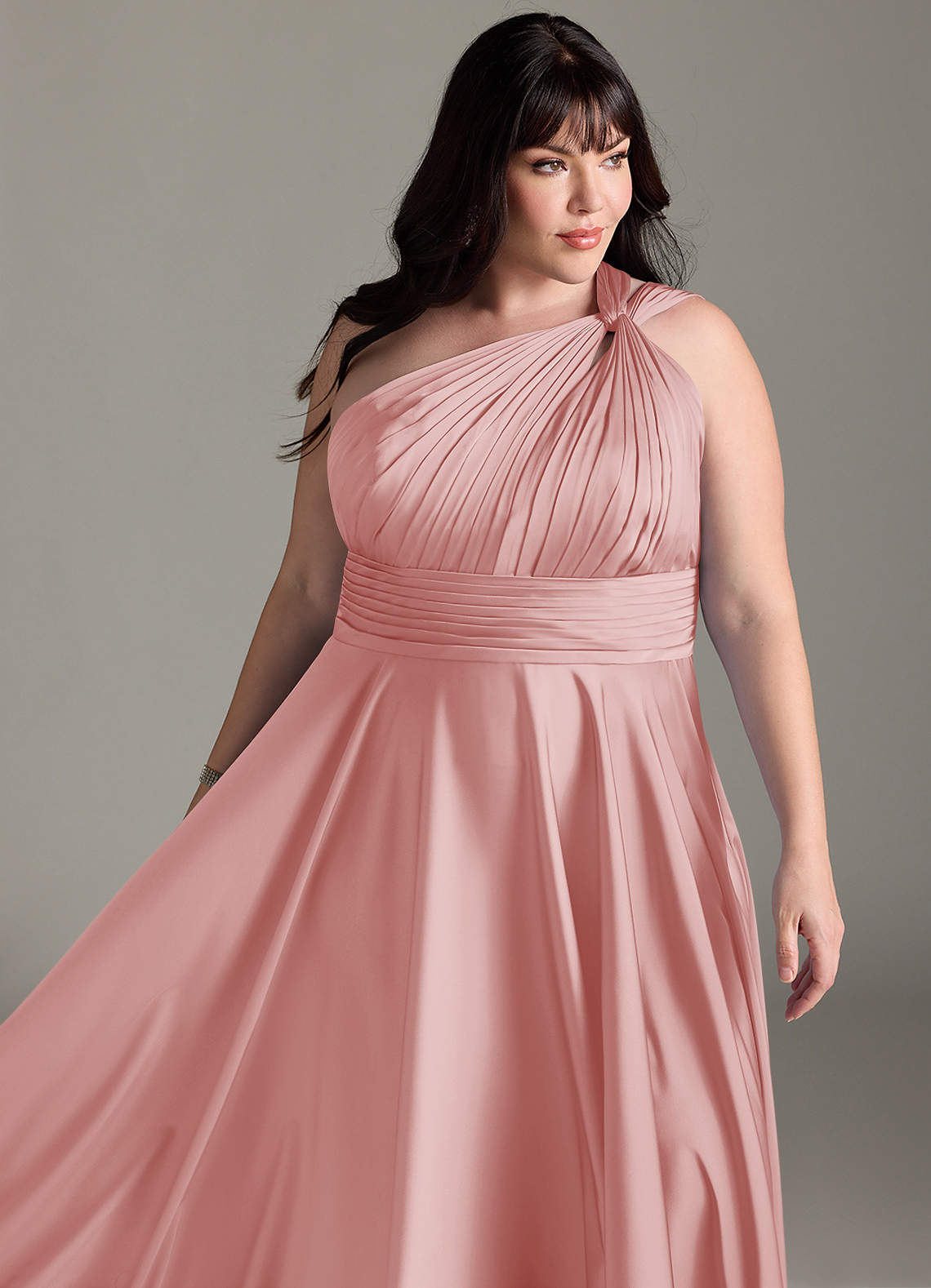 Azazie Charlize Robes de demoiselle d'honneur Robe Trapèze en Satin extensible Une épaule Rose Poudré image14