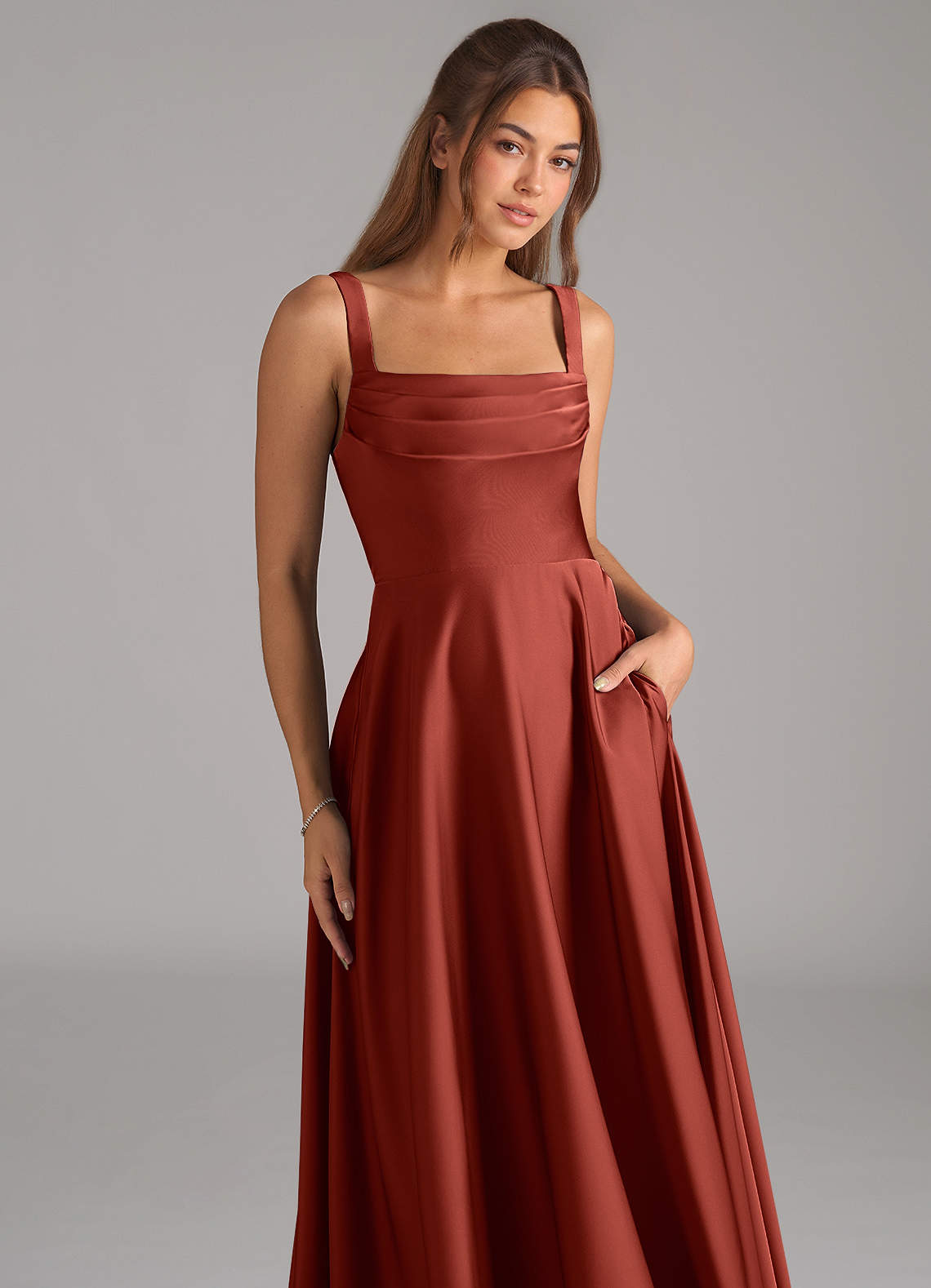 Azazie Shaude Robes de demoiselle d'honneur Robe Trapèze en Satin extensible Plissée Terracotta image1