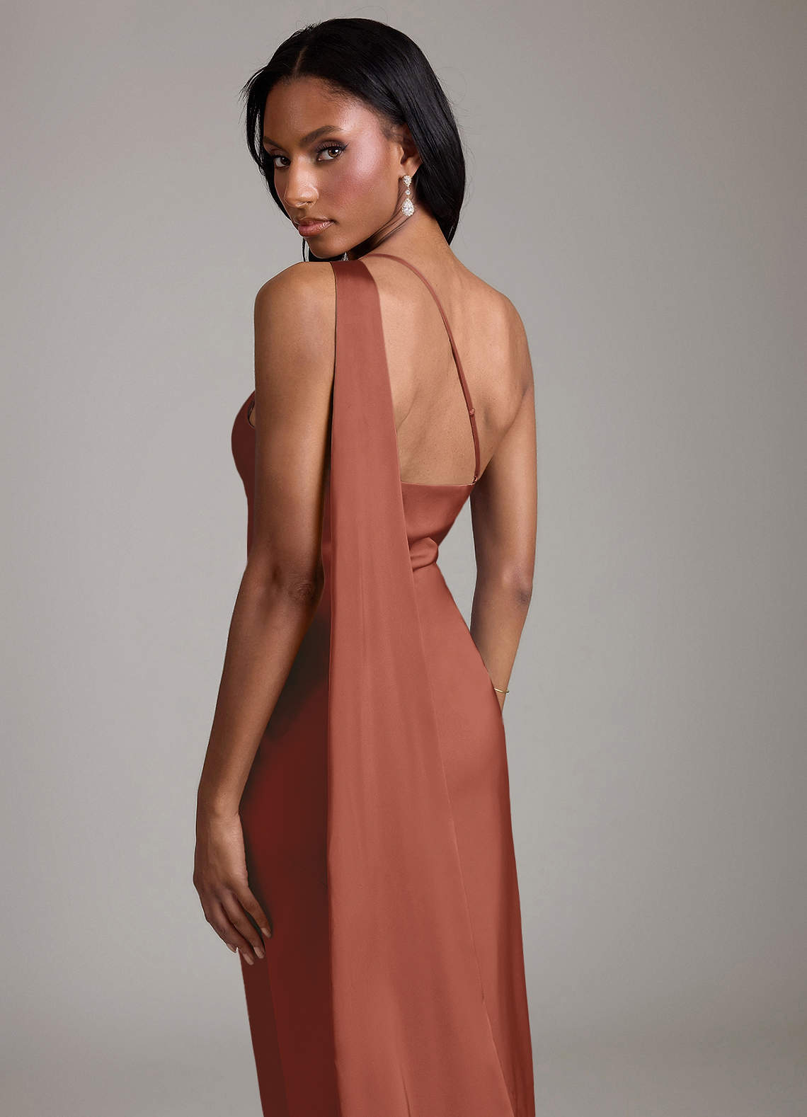 Azazie Juniper Brudtärnklänningar Klä av Sjöjungfru i Stretch Satin Ena axeln Kastanjebrunt image1