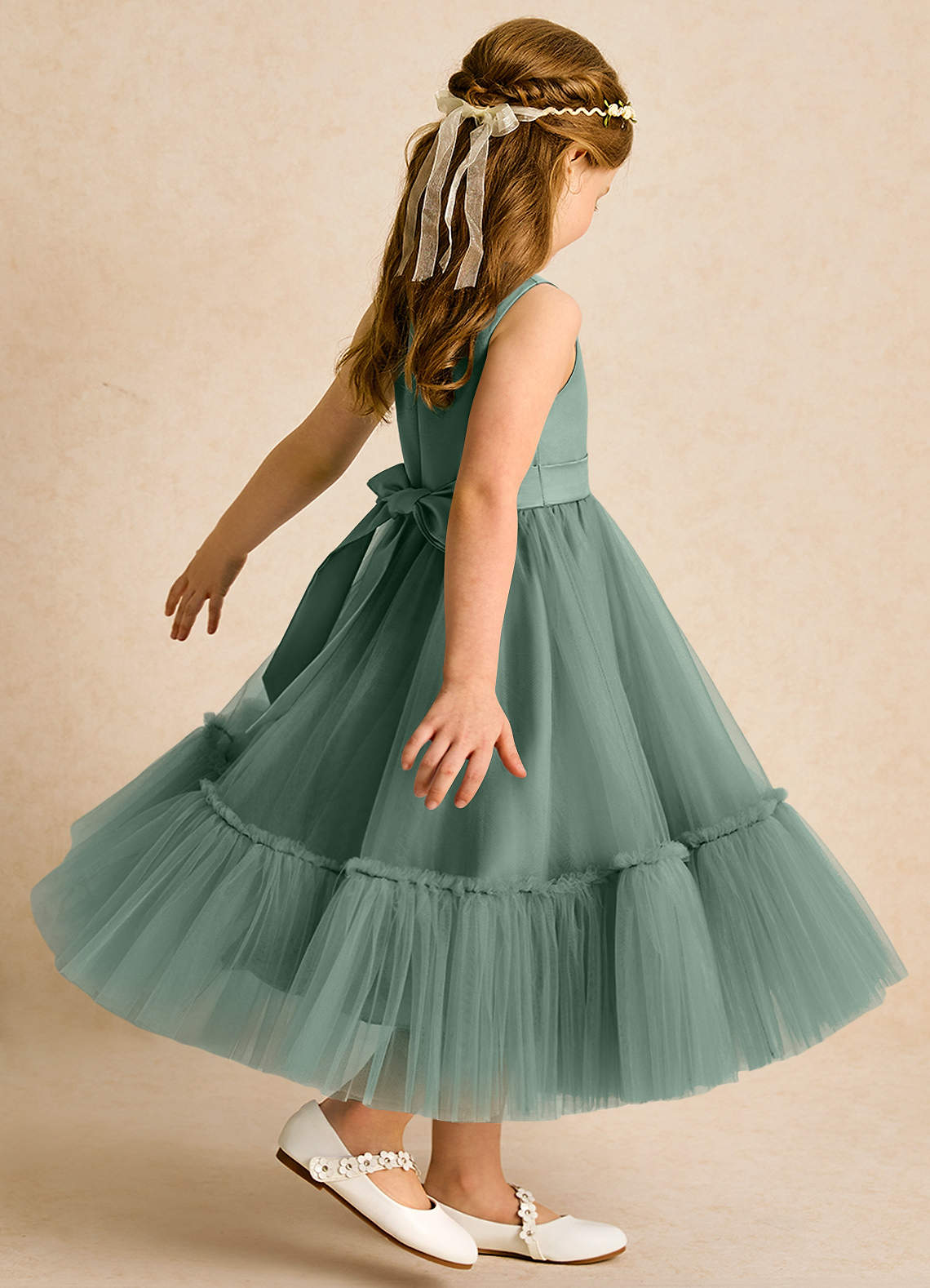 Azazie Miracle Blumenmädchenkleider A-Linie Schleifen Matte Satin Kleid Eukalyptus image4