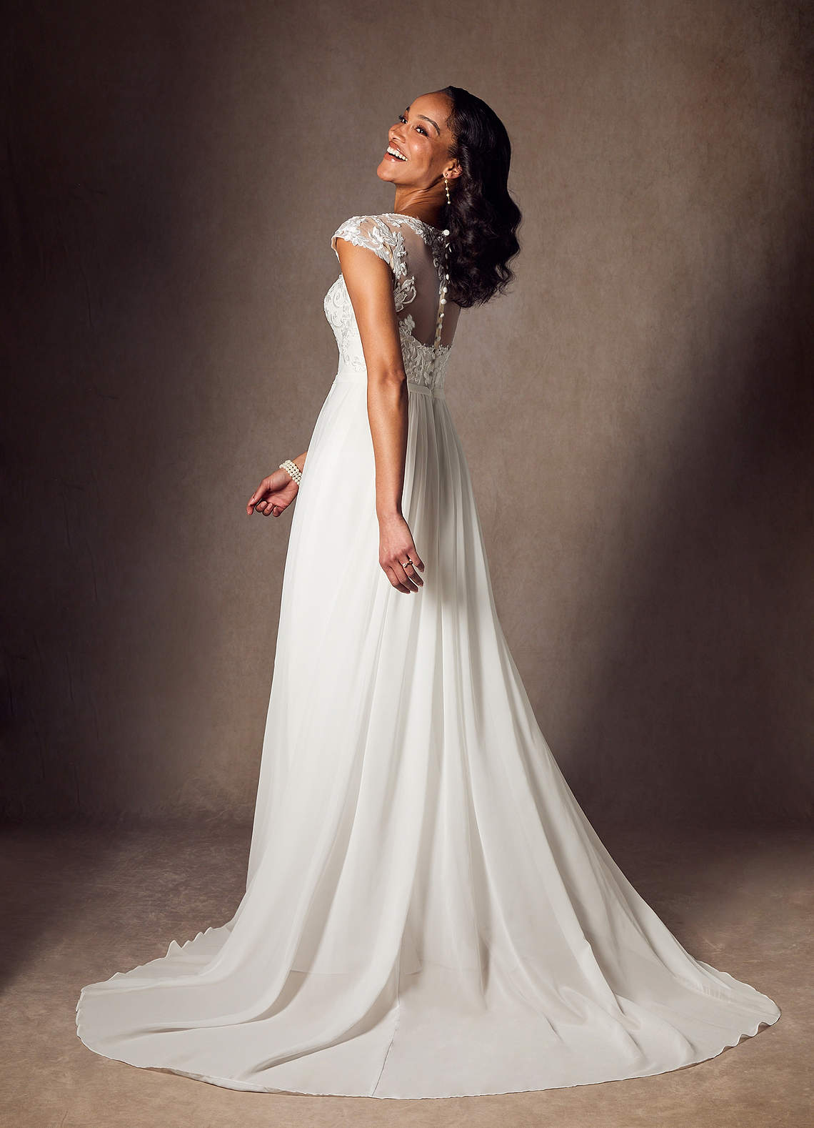 Azazie Brynslee Abiti da Sposa Abito A-Line in Chiffon con Scollo a U e Paillettes Bianco Diamante image5