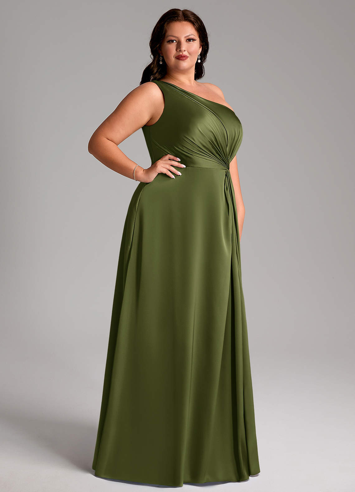 Azazie Brooke Vestidos de damas de honor Vestido de Oliva de Satén Elástico de Corte en A con Hombro unilateral image9