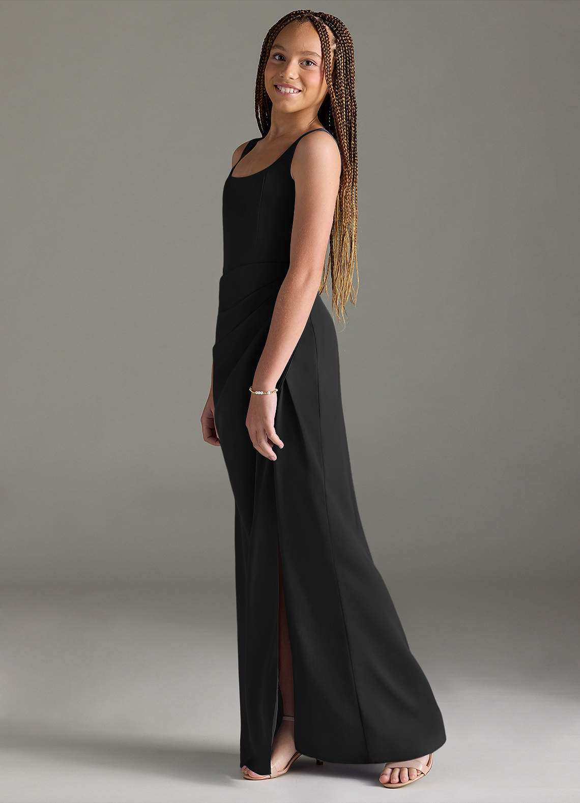 Azazie Mero Junior Vestido de Negro de Satén Elástico de Corte Sirena con Plisado image3