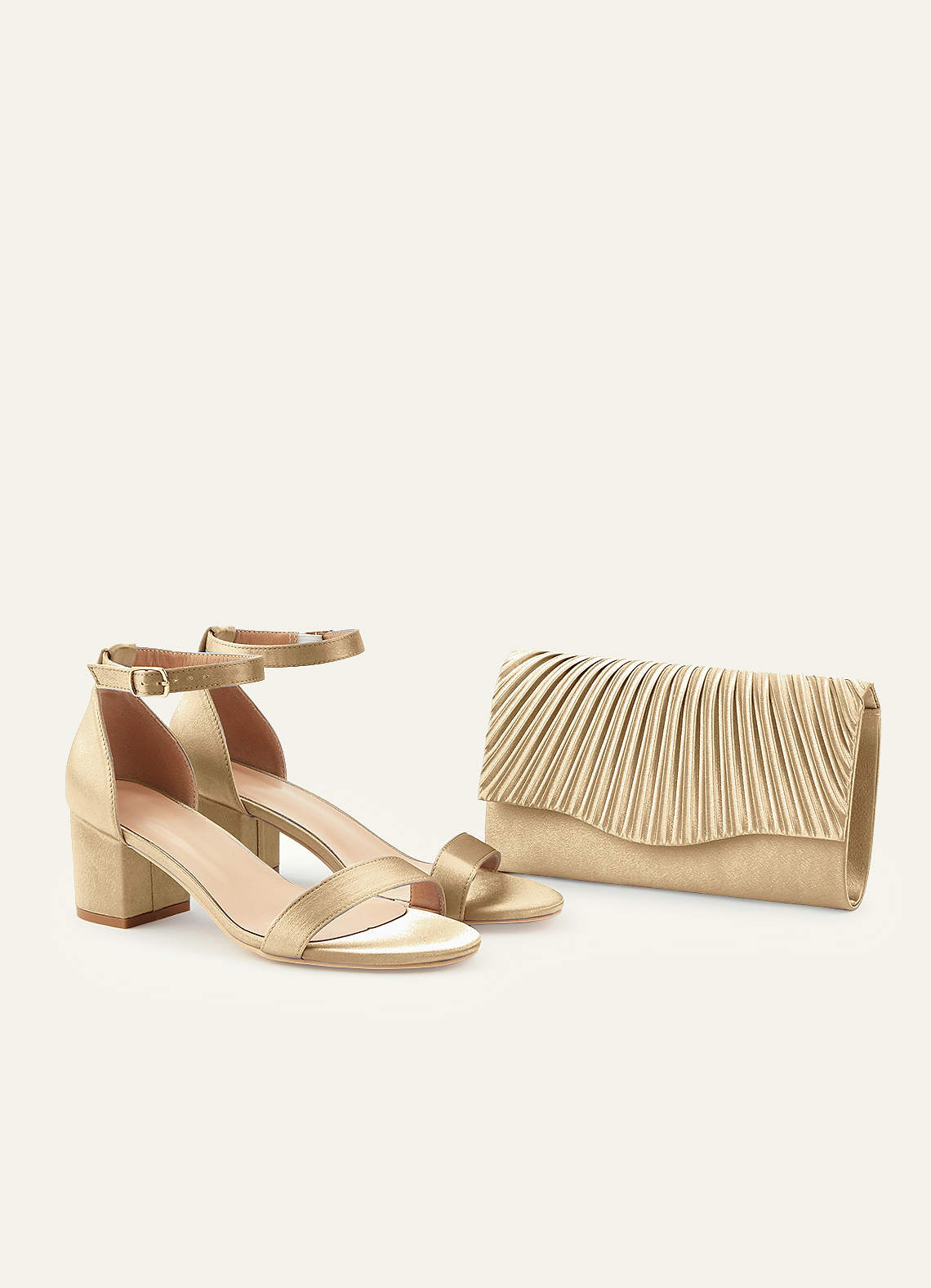 front Yhteensopivan väriset metallinhohtoiset satiinisandaalit yhdellä hihnalla, soljella ja korkokengillä