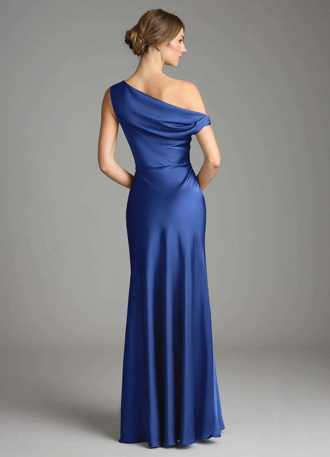 Azazie Emerson Vestidos de madrinha de casamento Vestido Royal Blue de Cetim elástico de sereia com Fora do ombro image2