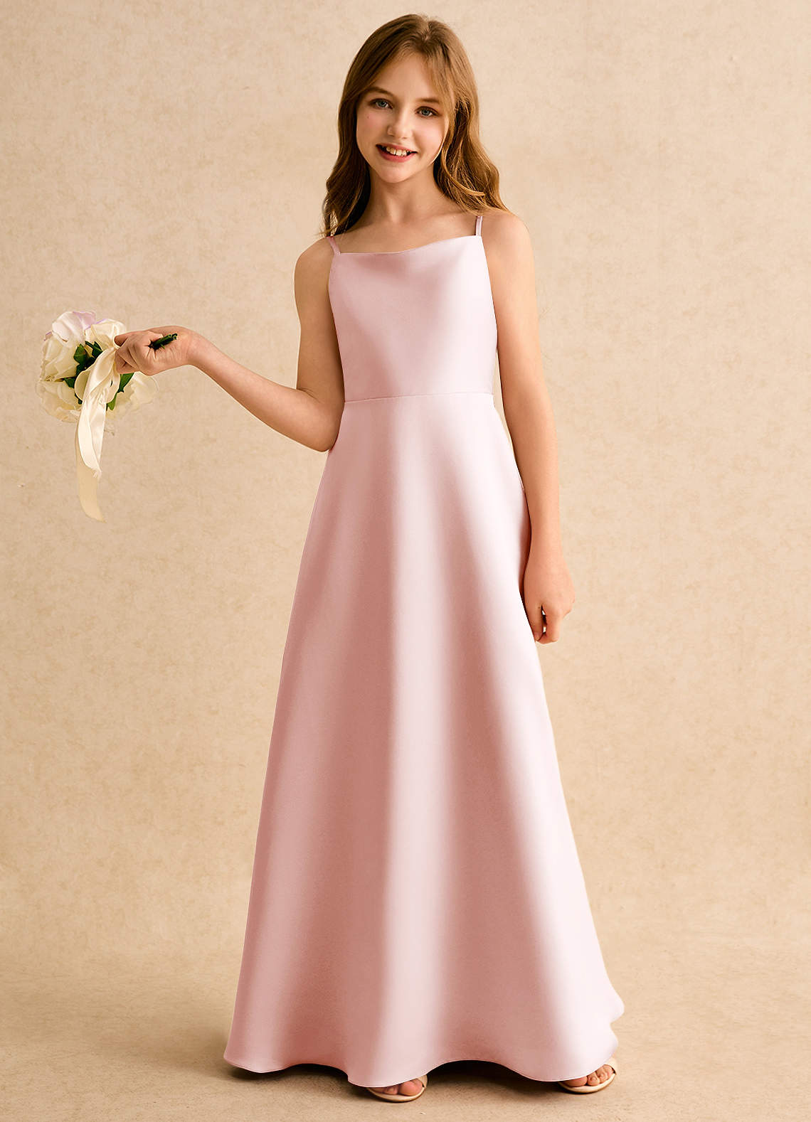 Azazie Joella Girls Formal Kukkatyttöjen mekot A-linja Pliseerattu Matta satiini Lattian pituus Pukeutua image1