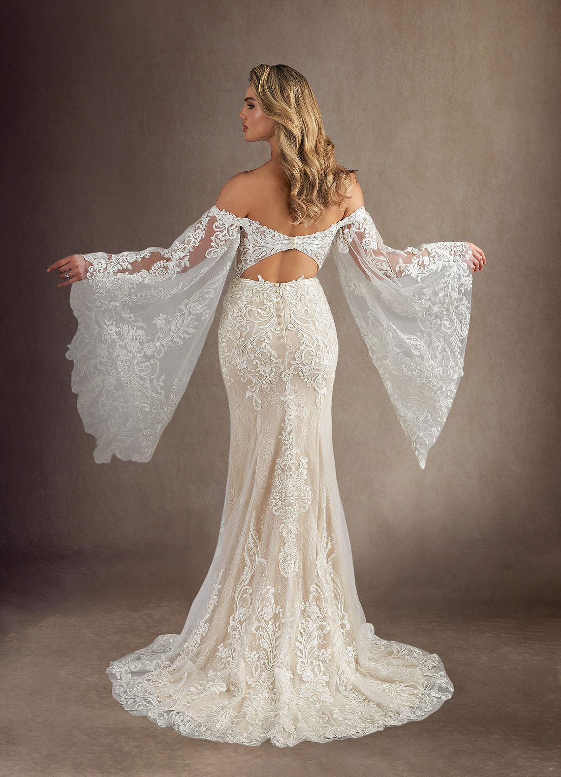 Azazie Memphis Vestidos de novia Vestido de Blanco Diamante Nude de Encaje de Corte Sirena con Lentejuelas Cuello en V image3