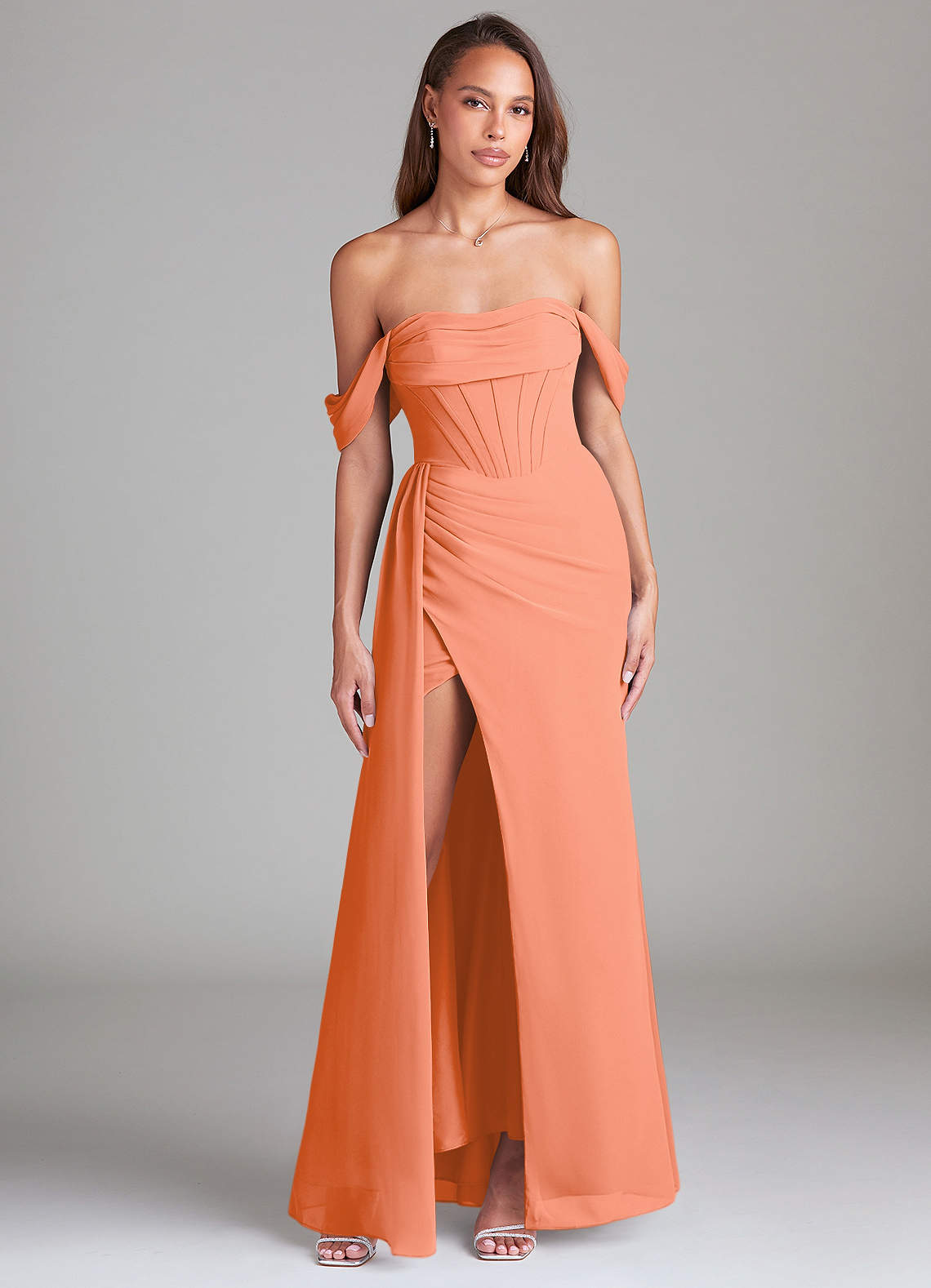 Azazie Amyra Vestidos de damas de honor Vestido de Atardecer de Gasa de Corte Recto Convertible con Vestidos sin tirantes image1