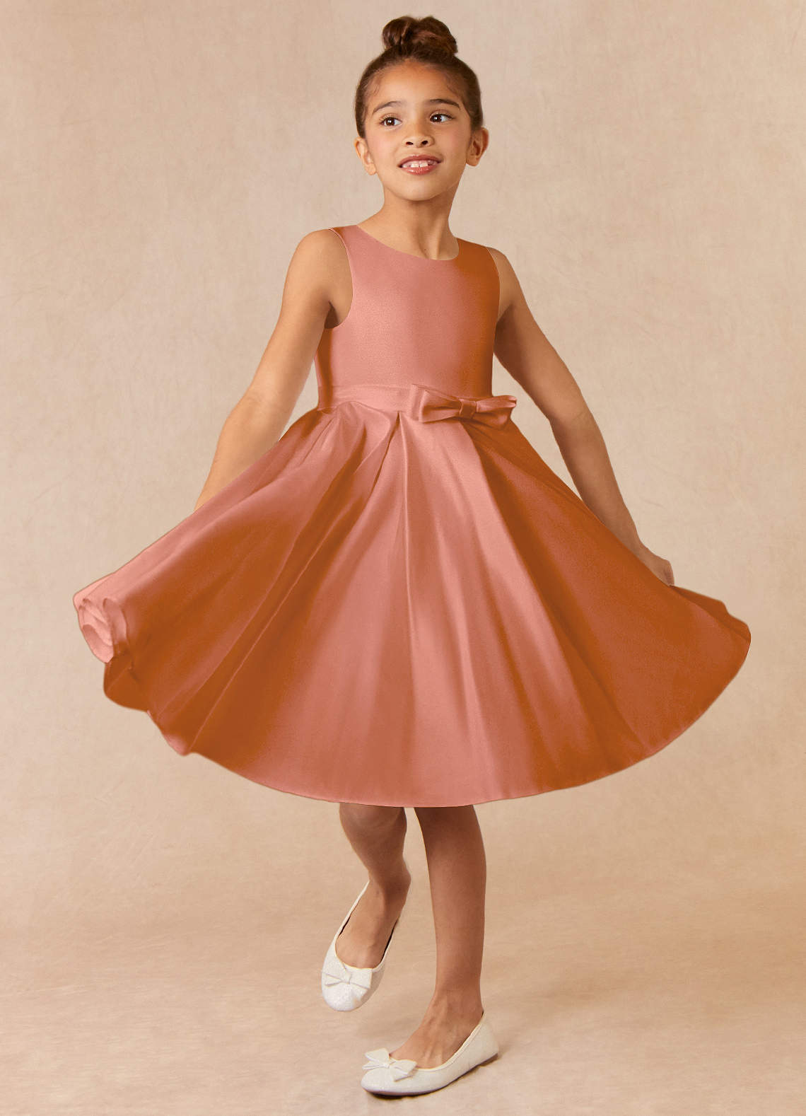Azazie Coco Robe Demoiselle D'honneur Fillette Robe Trapèze en Mat Satiné Arc Mai Tai image1