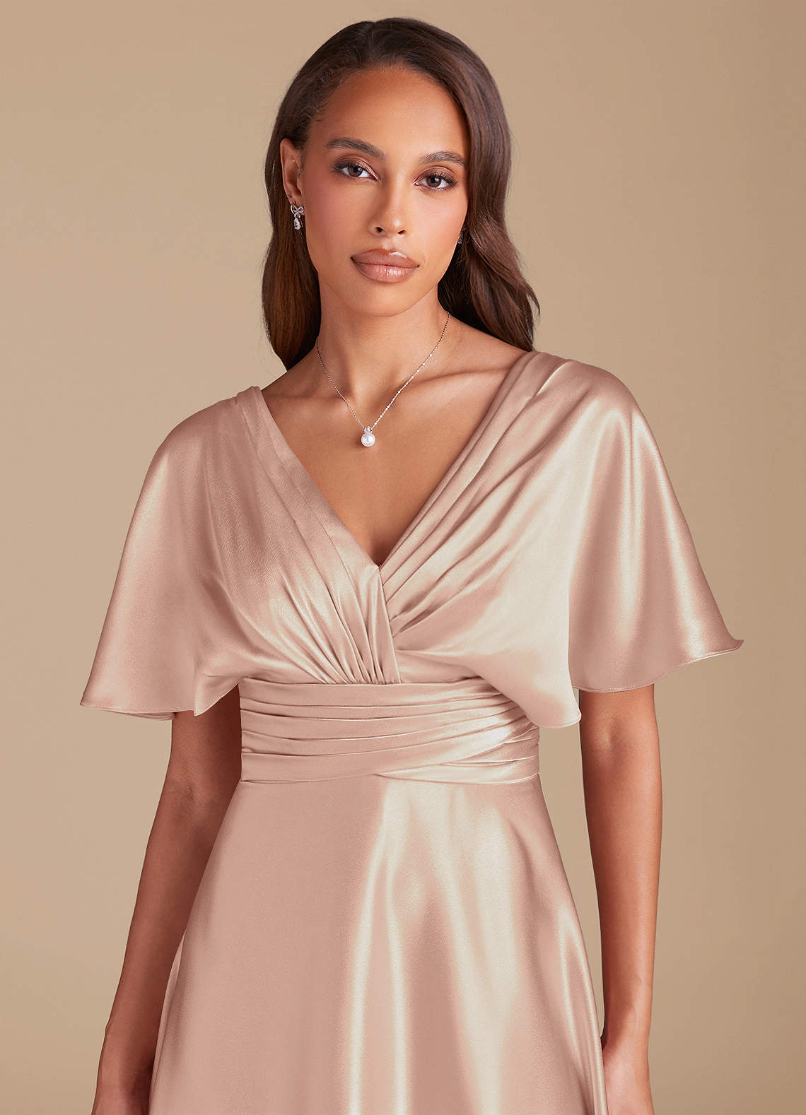 Azazie Pamela Robes de demoiselle d'honneur Robe Trapèze en Satiné métallisé Plissée Rose Perle image1