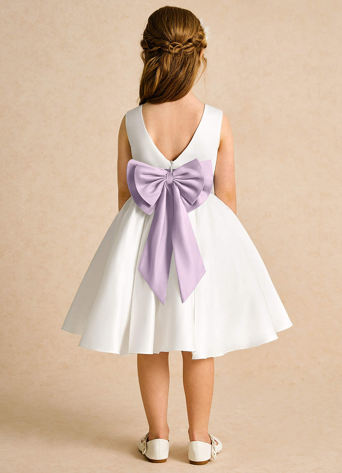 Azazie Sosie Blumenmädchenkleider A-Linie Plissee Matte Satin Kleid Elfenbein Frostiges Flieder image1