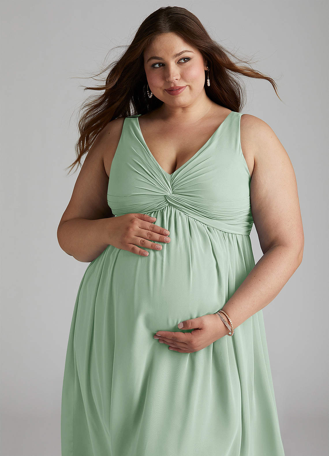 Azazie Yetta Brautjungfernkleider für Schwangere A-Linie V-Hals Versammelt Chiffon Bodenlänge Kleid image7