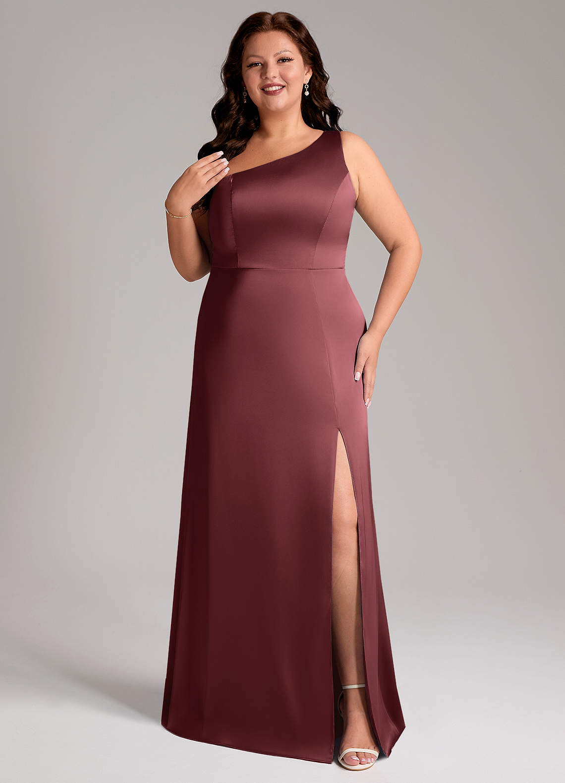 Azazie Phaedra Vestidos de damas de honor Vestido de Merlot de Satén Elástico de Corte en A con Hombro unilateral image1