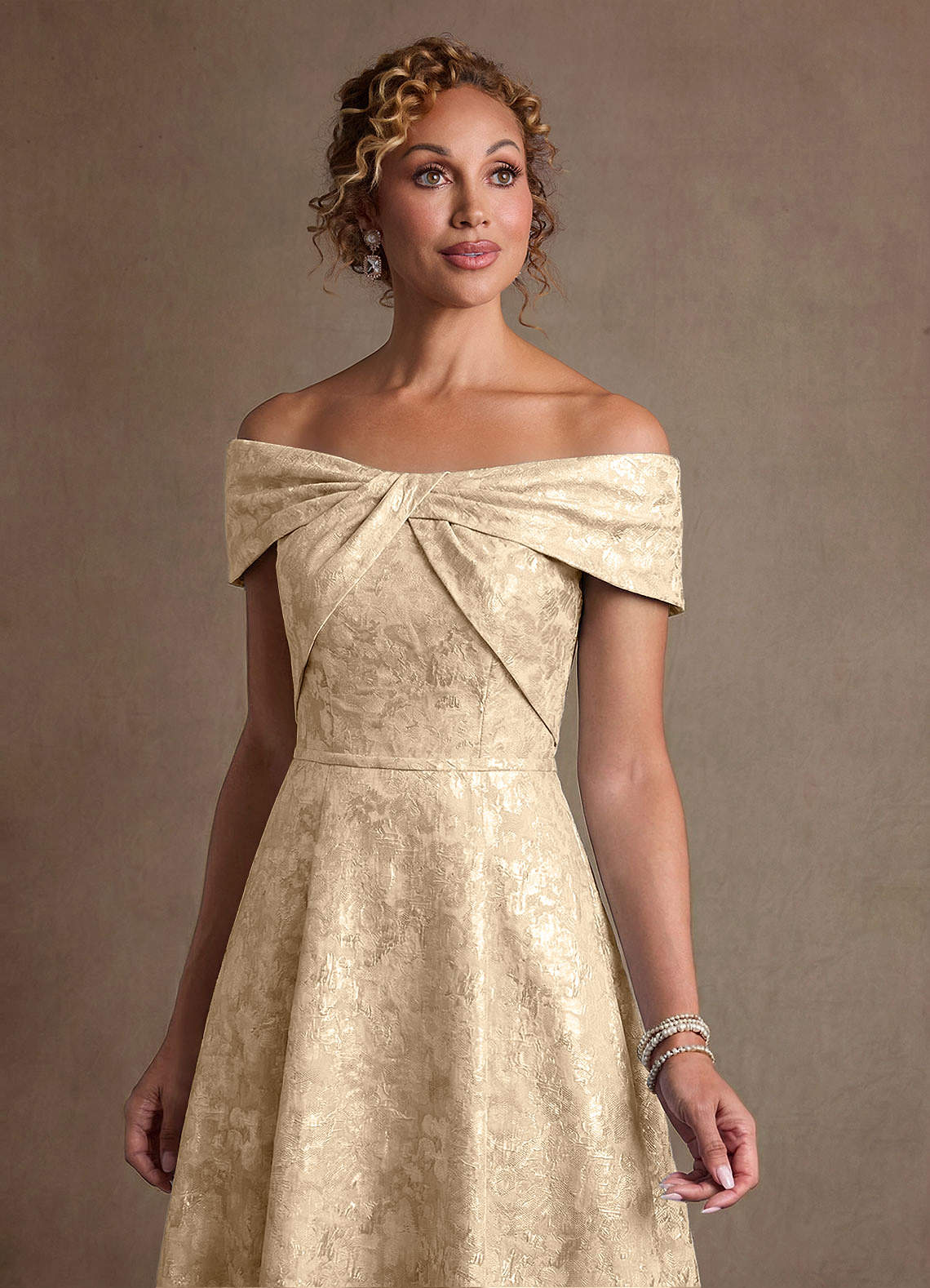 Azazie Harriett Slutrea Klänning A-Line i Blommig Jacquard Off the shoulder Champagne image2