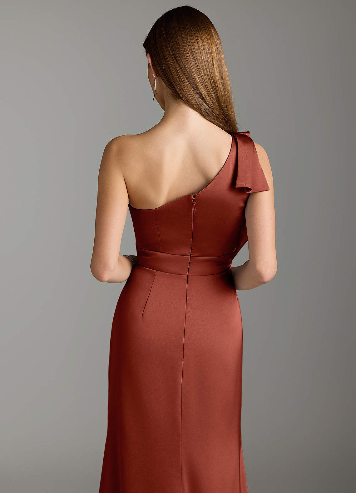 Azazie Rinna Vestidos de damas de honor Vestido de Terracota de Satén Elástico de Corte Sirena con Volante image6