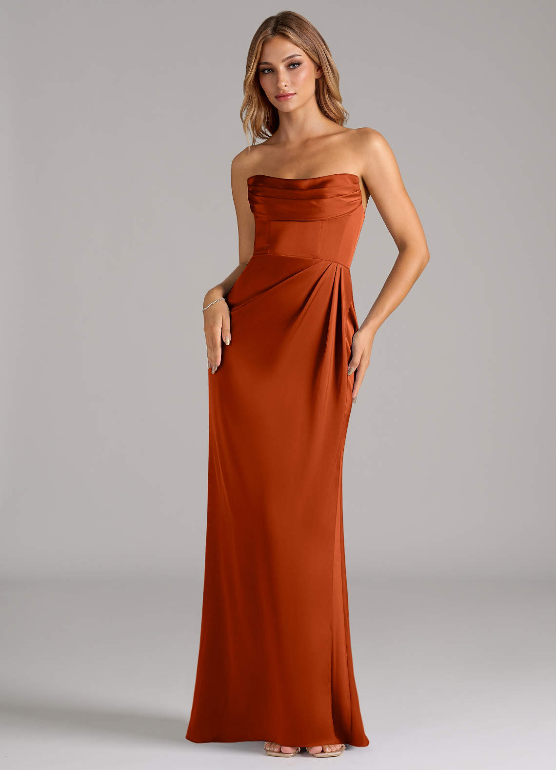 Azazie Johana Robes de demoiselle d'honneur Robe Sirène Convertible en Satin extensible Épaule décolletée Paprika image4
