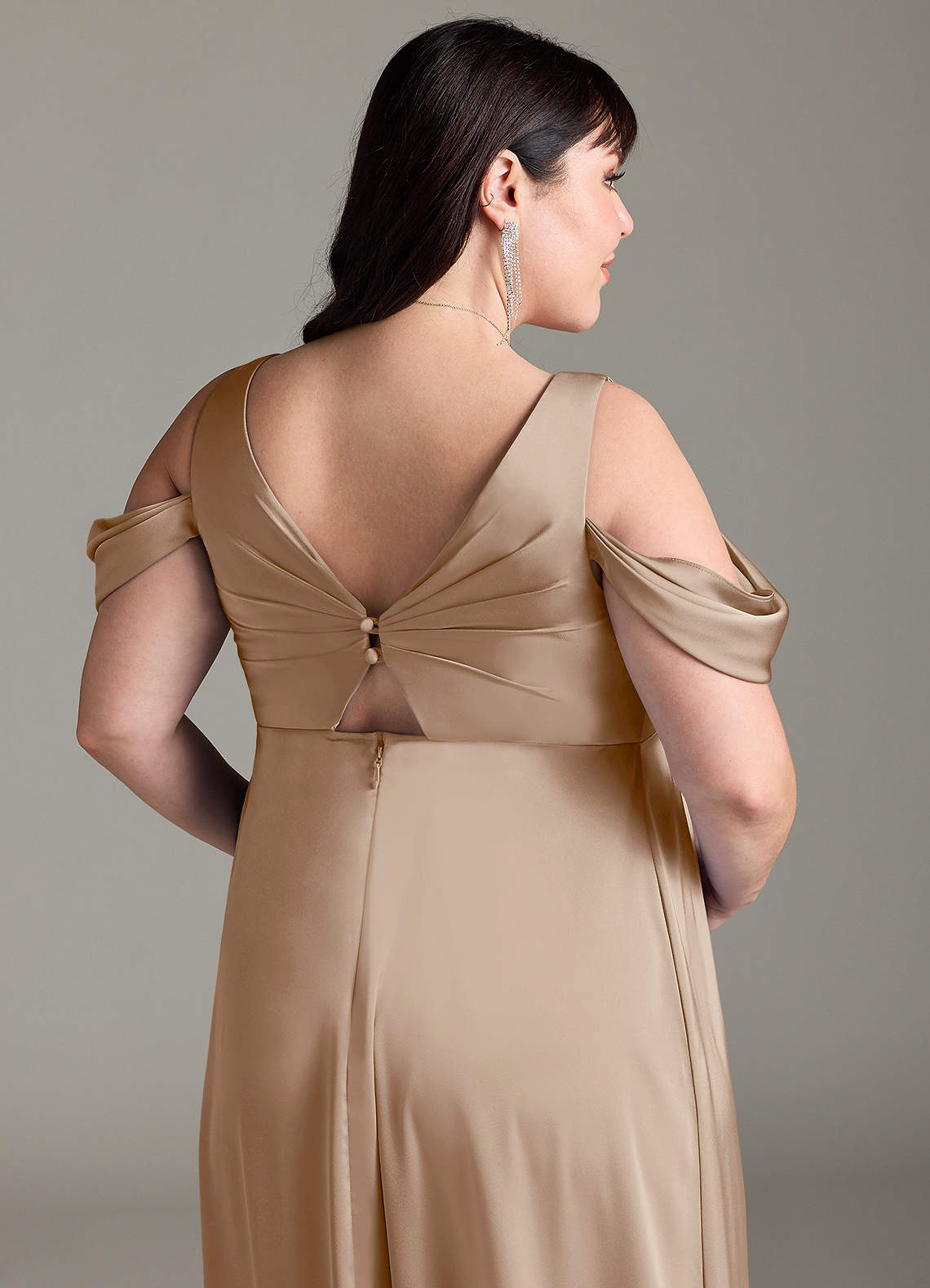 Azazie Rhea vestidos de dama de honor de maternidad Vestido de Corte en A Off The Shoulder Plisado Hasta el suelo Satén Elástico image12
