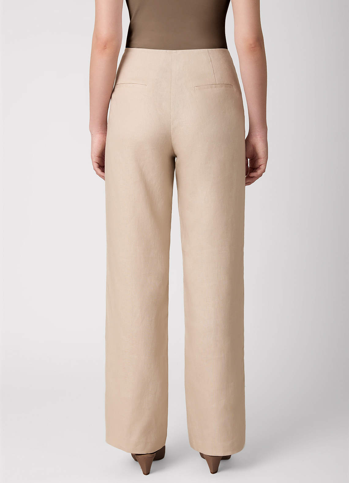 front 100 % eurooppalaista pellavaa olevat kaksiosaiset puvut