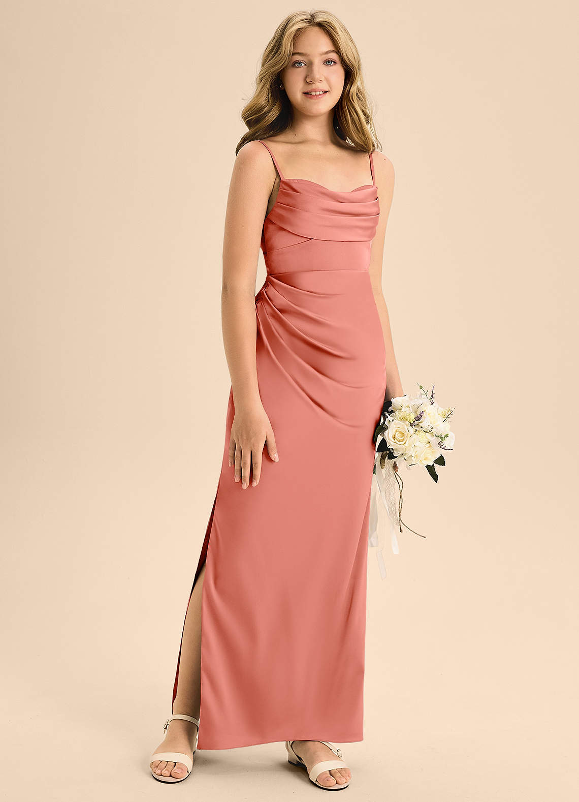 Azazie Mai Junior Vestido Coral de Cetim elástico de Linha A com Decote em coração image2