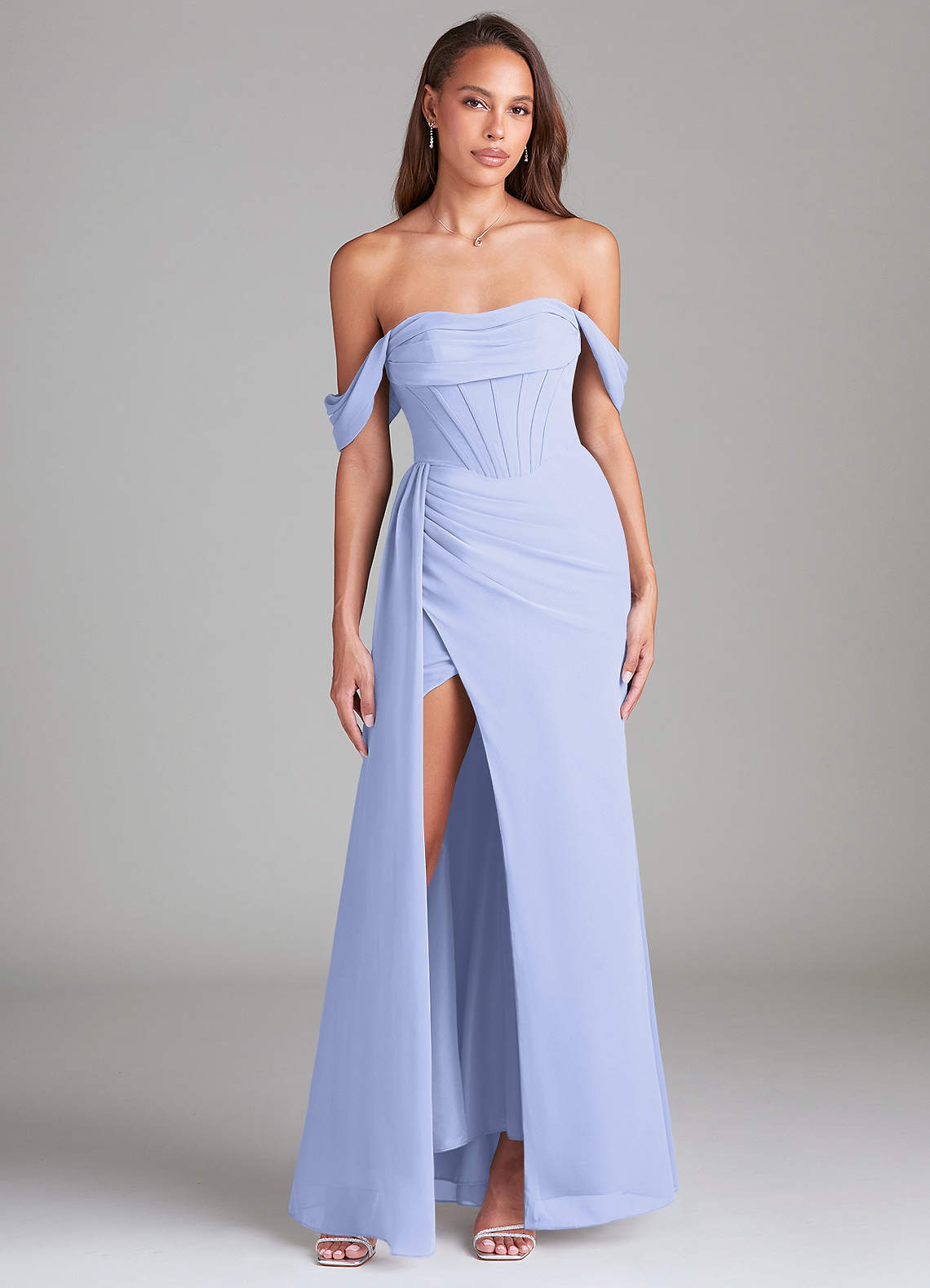 Azazie Amyra Robes de demoiselle d'honneur Robe Fourreau Convertible en Mousseline de soie Épaule décolletée Lavande image1