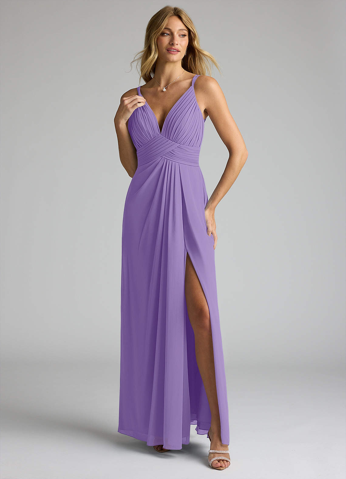 Azazie Maren Allure Vestidos de damas de honor Vestido de Tahití de Gasa de Corte en A con Cuello en V Encaje image1
