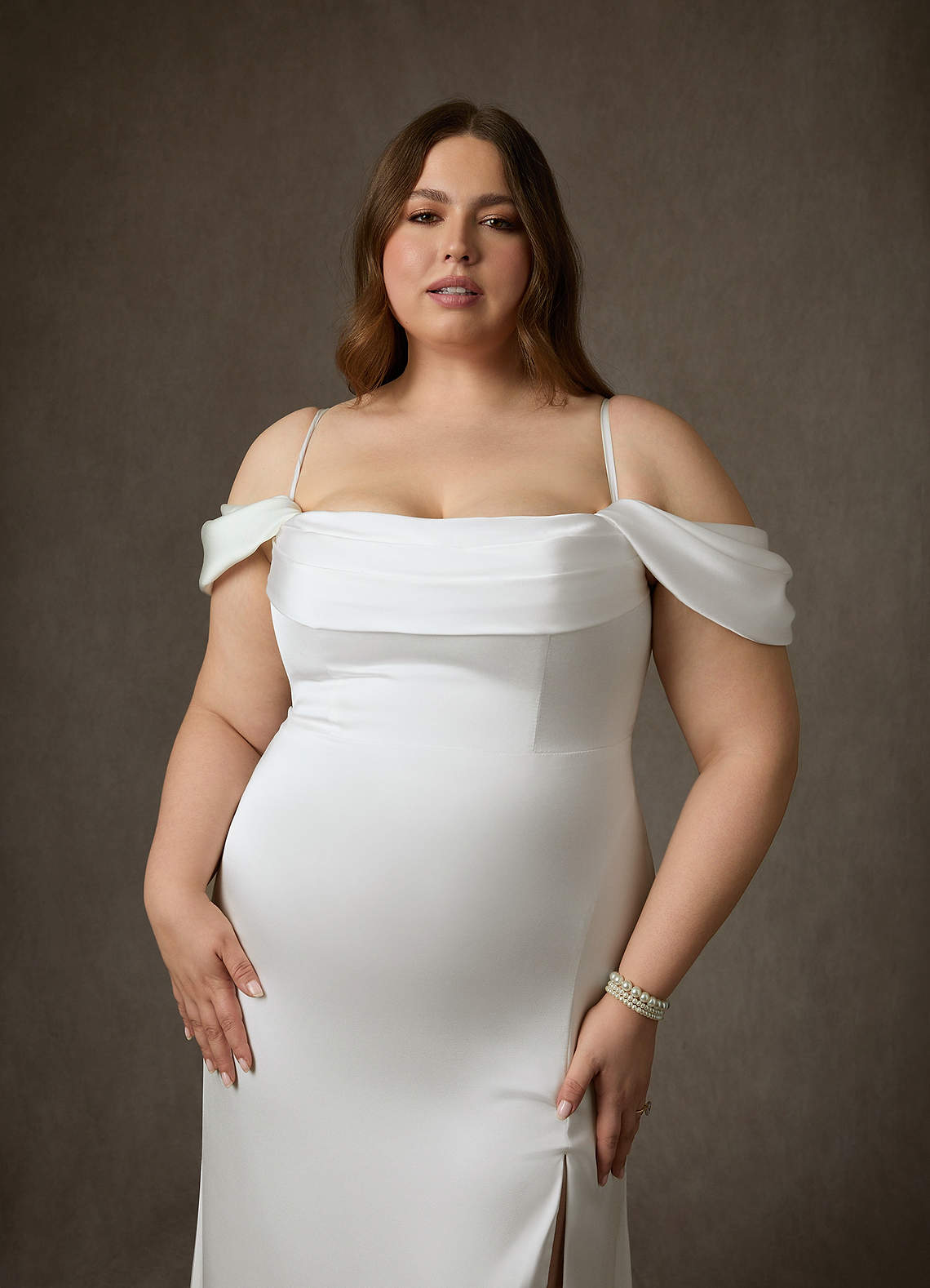 Azazie Blithe Suknie ślubne Osłona Rozcięcie z boku Satyna elastyczna Pociąg zamiatający Sukienka image10