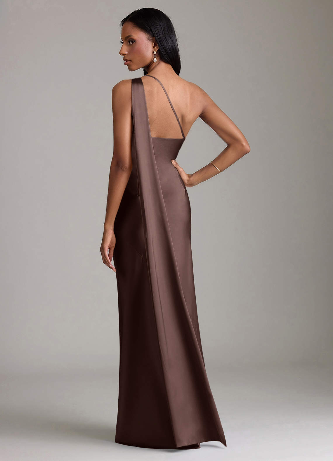 Azazie Juniper Vestidos de damas de honor Vestido de Ganache de Satén Elástico de Corte Sirena con Hombro unilateral image5