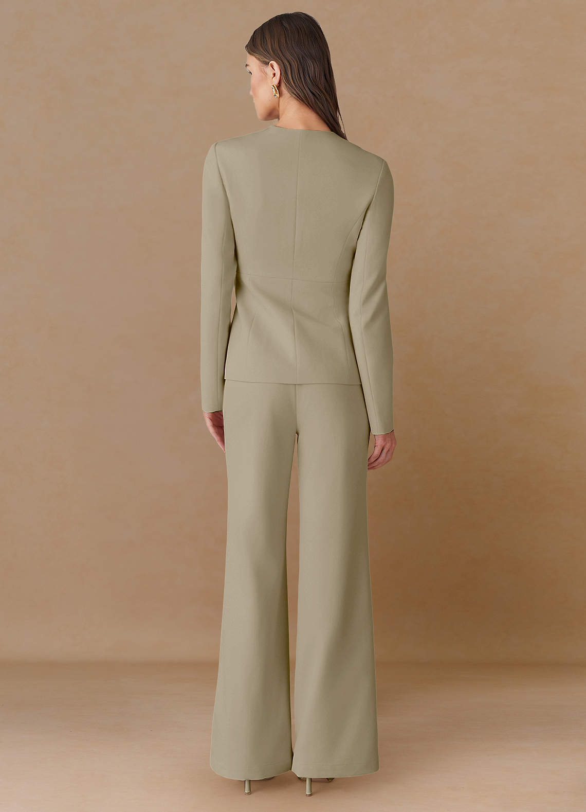 front Elara Tan Blazer a medida de tejido refinado