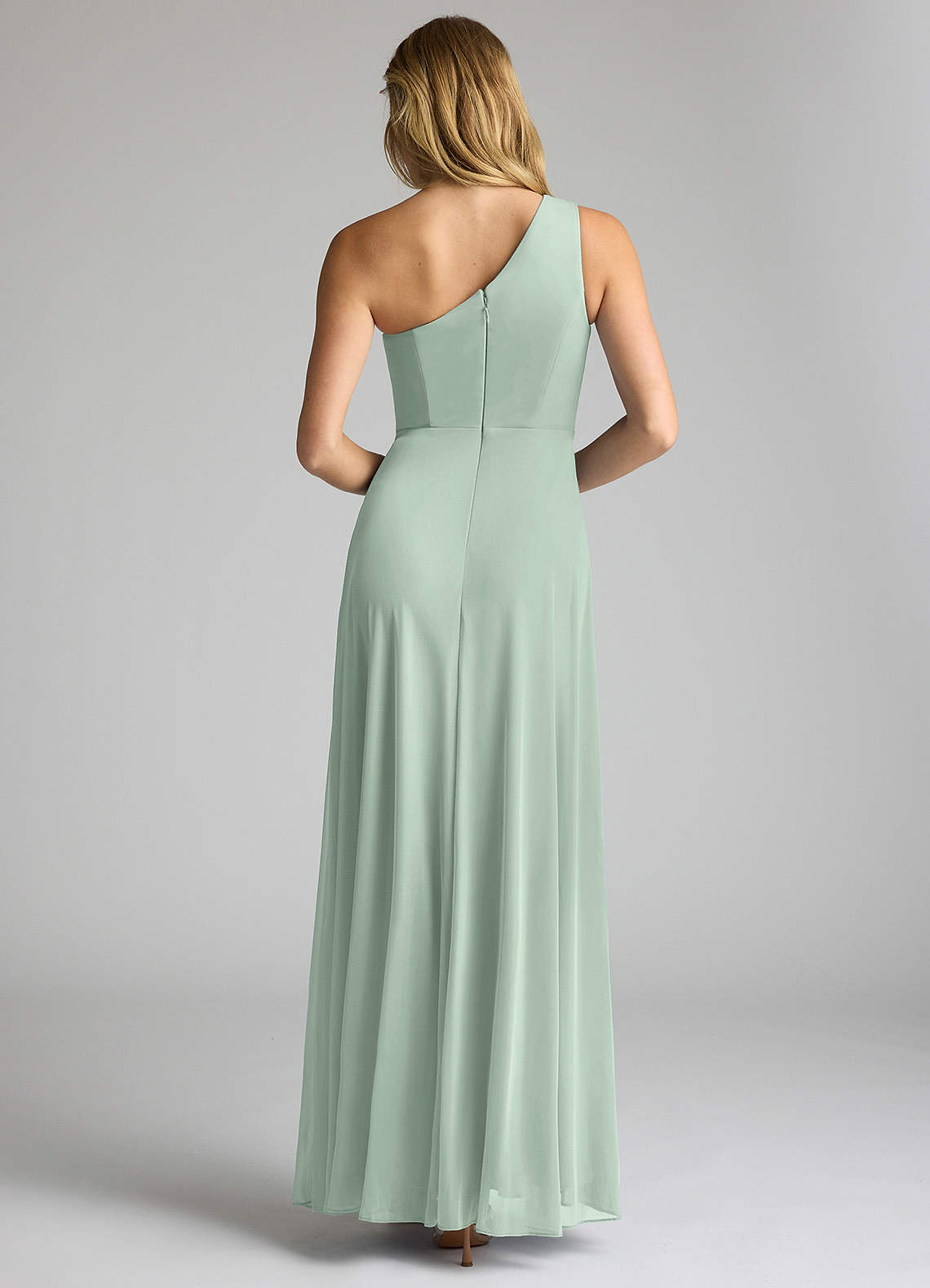 Azazie Brooke Vestidos de damas de honor Vestido de Agave de Malla de Corte en A con Hombro unilateral image4