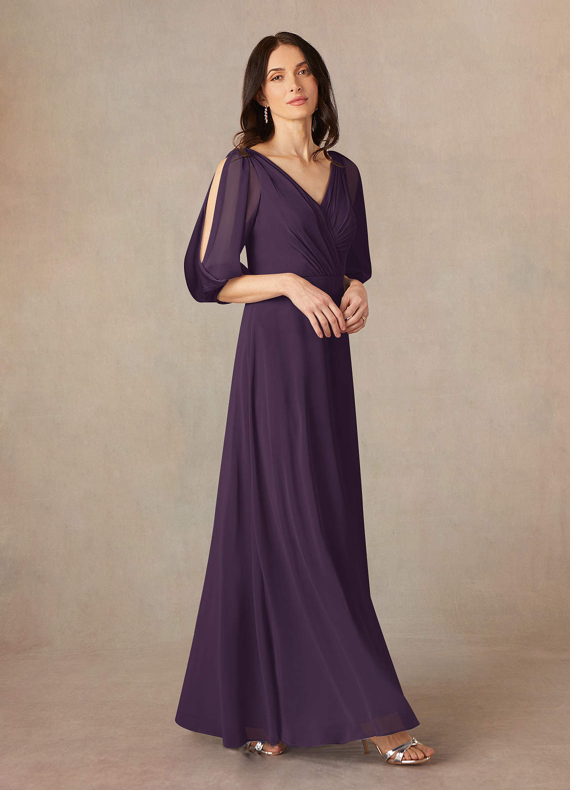 Azazie Bronwyn Mère de la mariée Robes Robe Trapèze en Mousseline de soie Col V froncé Prune image1