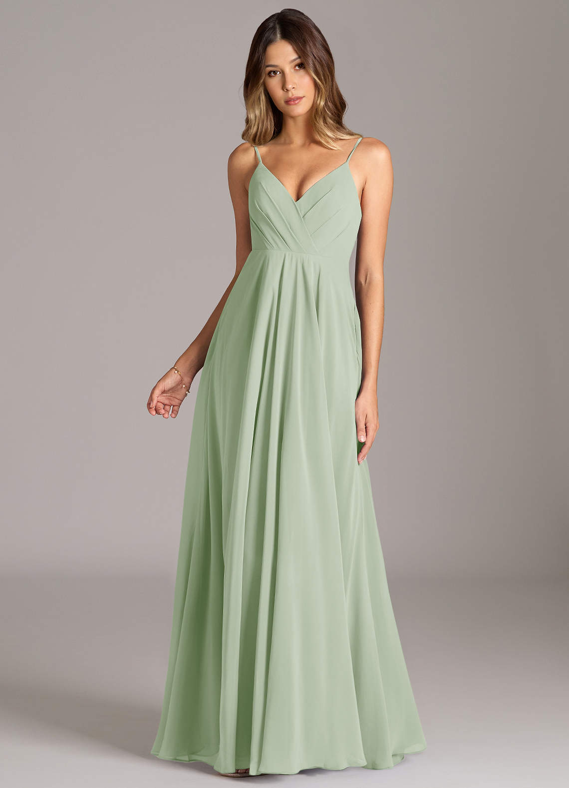 Azazie Amani Robes de demoiselle d'honneur Robe Trapèze en Mousseline de soie Plissée Vert Sauge image3
