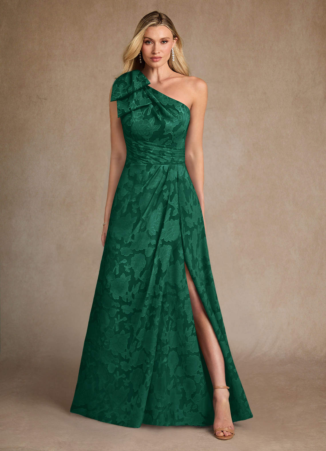 Azazie Easton Vestidos para mãe da noiva Vestido Esmeralda de Esgotamento Floral de Vestido de baile com Um ombro image1