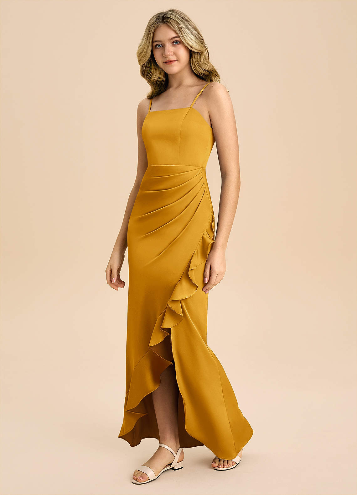 Azazie Buzzy Junior Robe Fourreau en Satin extensible Plissée Caramel écossais image6